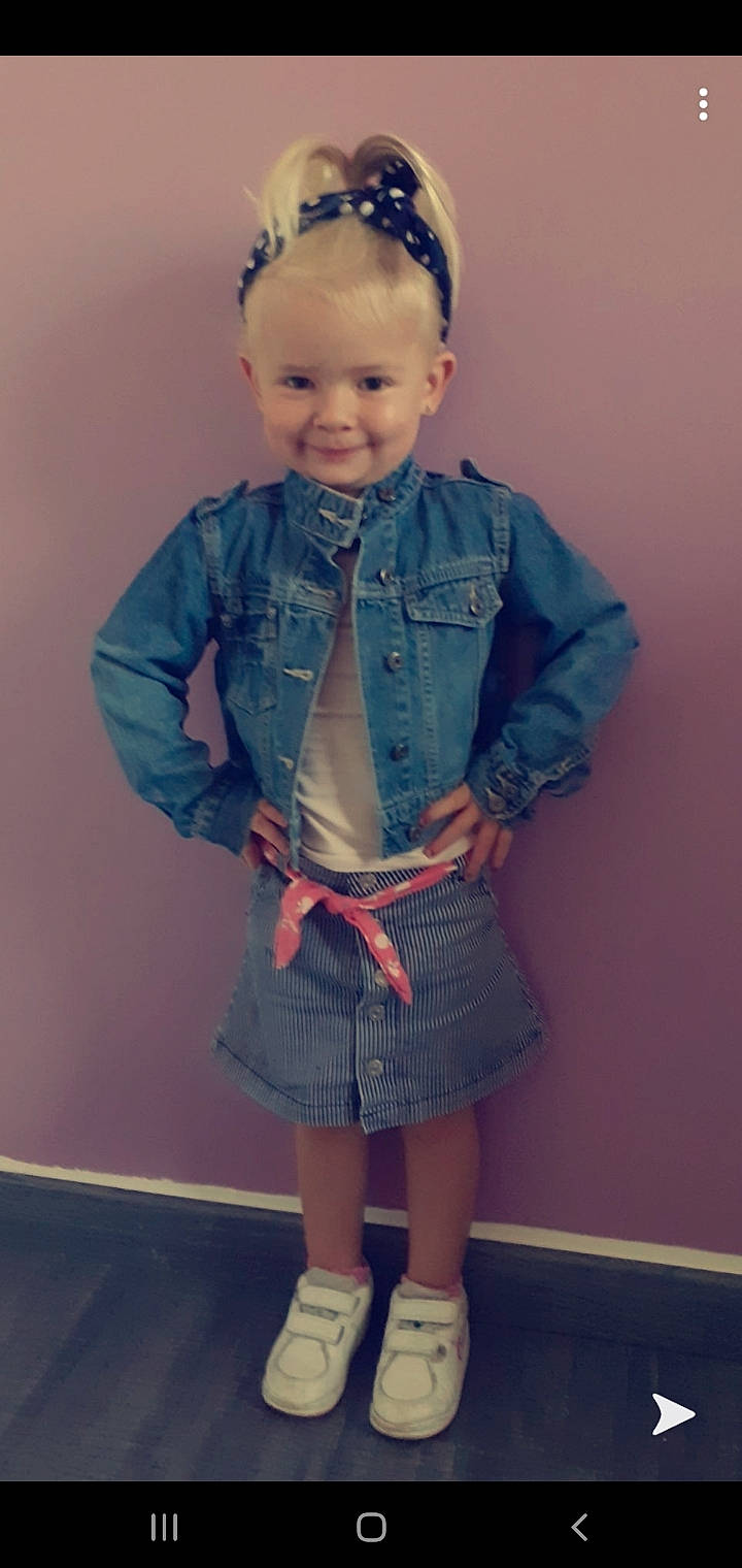 Iliana participe au concours pour gagner de l'argent avec cette photo : beige, child, child_model, clothing, denim, dress, fashion, hair, hairstyle, jacket, jeans, joy, outerwear, person, shoe, sleeve, standing, textile, toddler