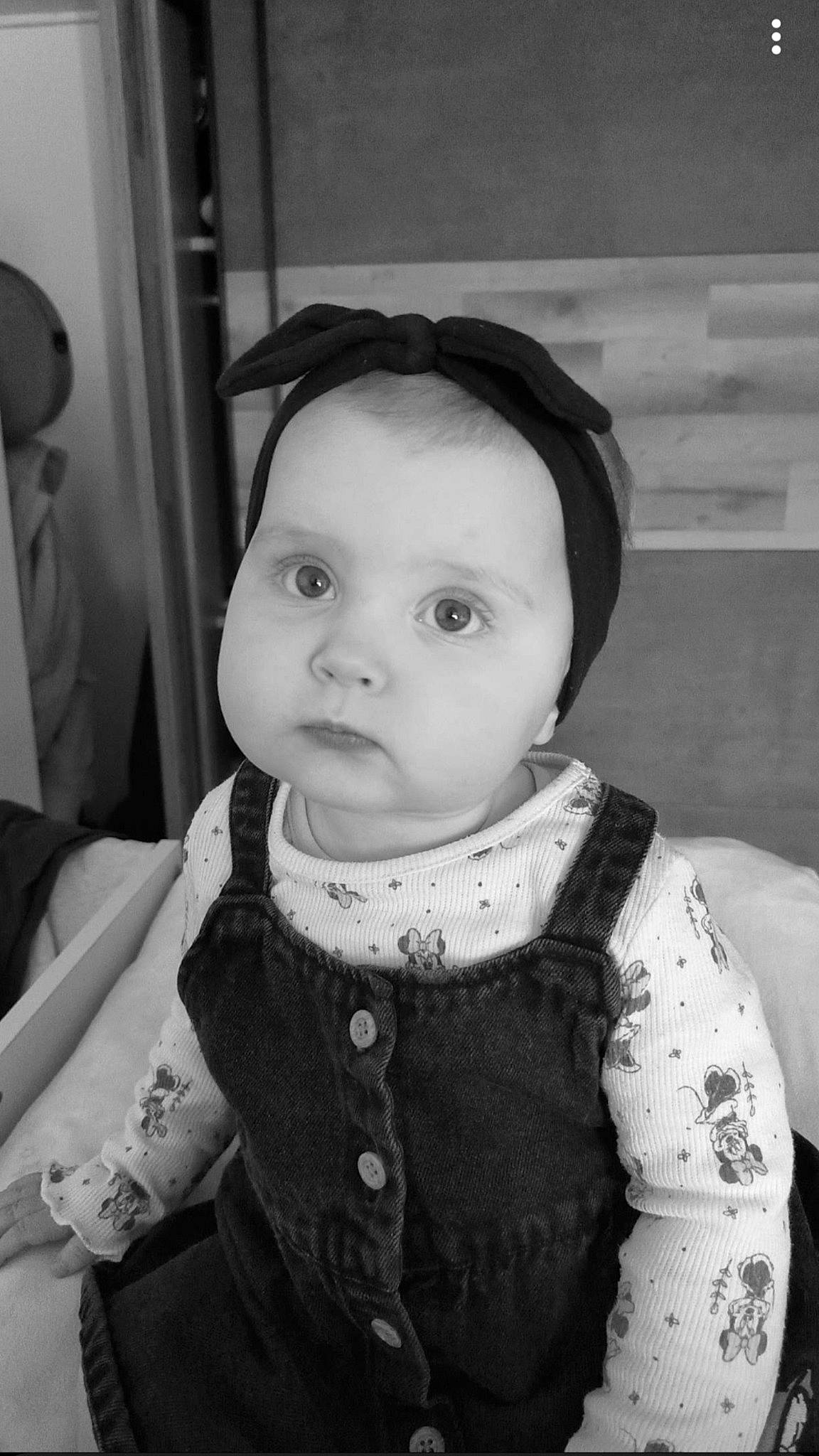 Aria participe au concours pour gagner de l'argent avec cette photo : baby, baby_toddler_clothing, black, black_and_white, cheek, child, chin, collar, cool, eyebrow, eyelash, flash_photography, happy, iris, lip, monochrome, monochrome_photography, person, sleeve, style