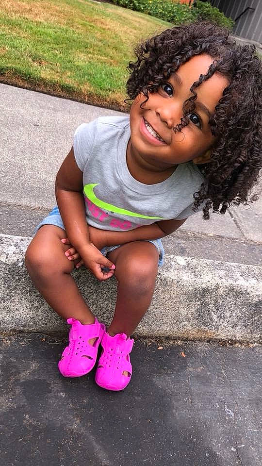Jersie is registered to the contest to win money with this photo: abdomen, black_hair, child, cool, footwear, fun, girl, hair, hairstyle, happiness, human_hair_color, joint, joy, leg, person, pink, shoe, sitting, skin, smile