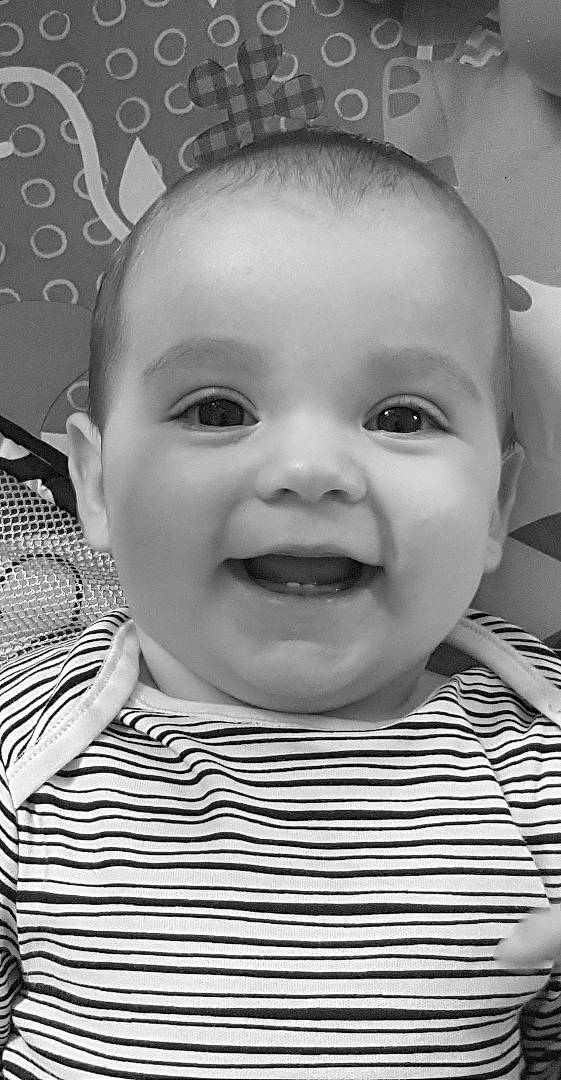 Santiago a rejoint le concours — aidez-le/la à gagner de superbes lots ! baby, black_and_white, cheek, child, chin, eye, eyebrow, face, facial_expression, forehead, head, iris, lip, monochrome, mouth, nose, person, skin, smile, toddler