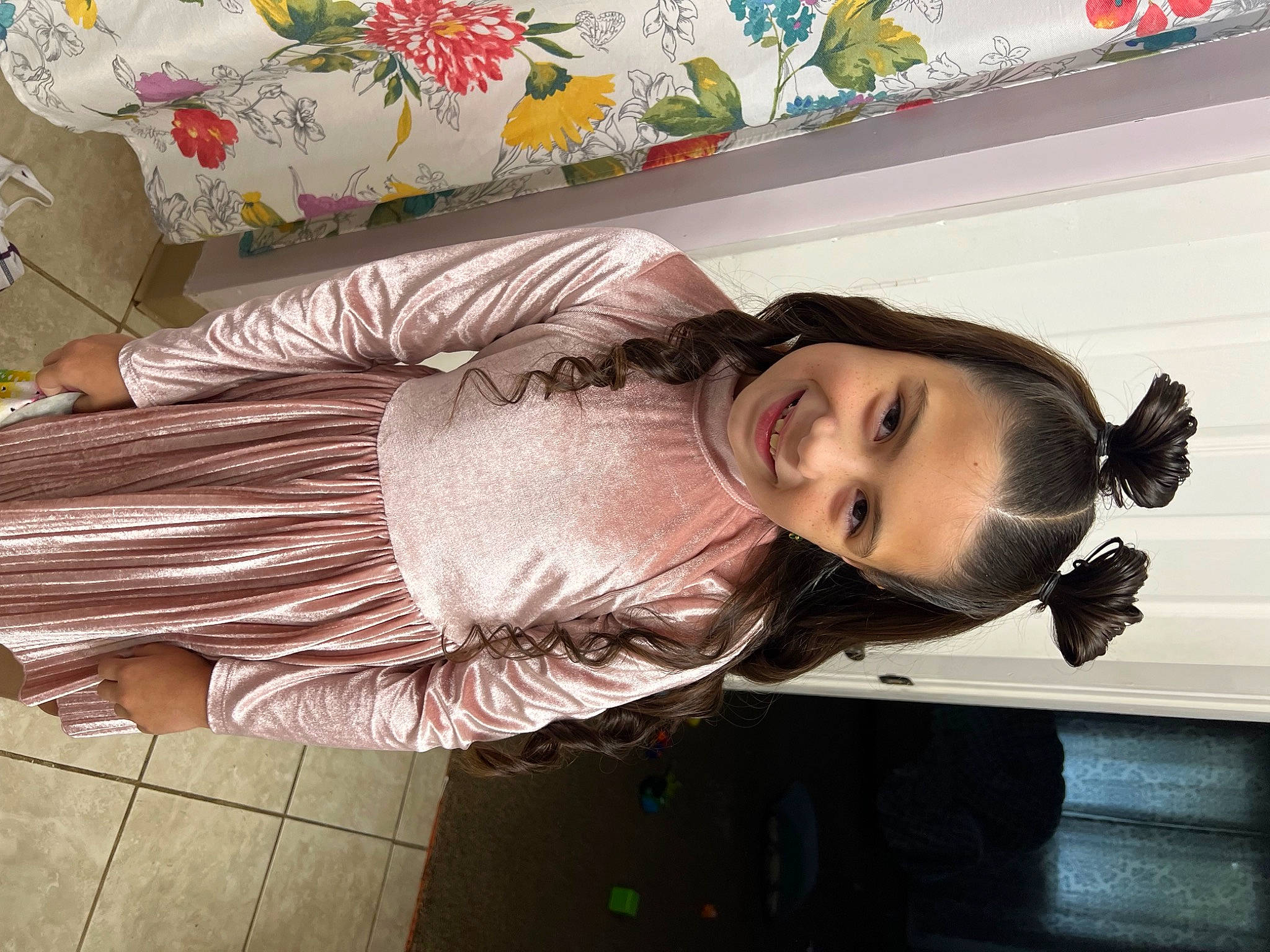 Mariana is registered to the contest to win money with this photo: art, child, flesh, fun, happy, joy, linens, magenta, pattern, person, room, smile, visual_arts, wood