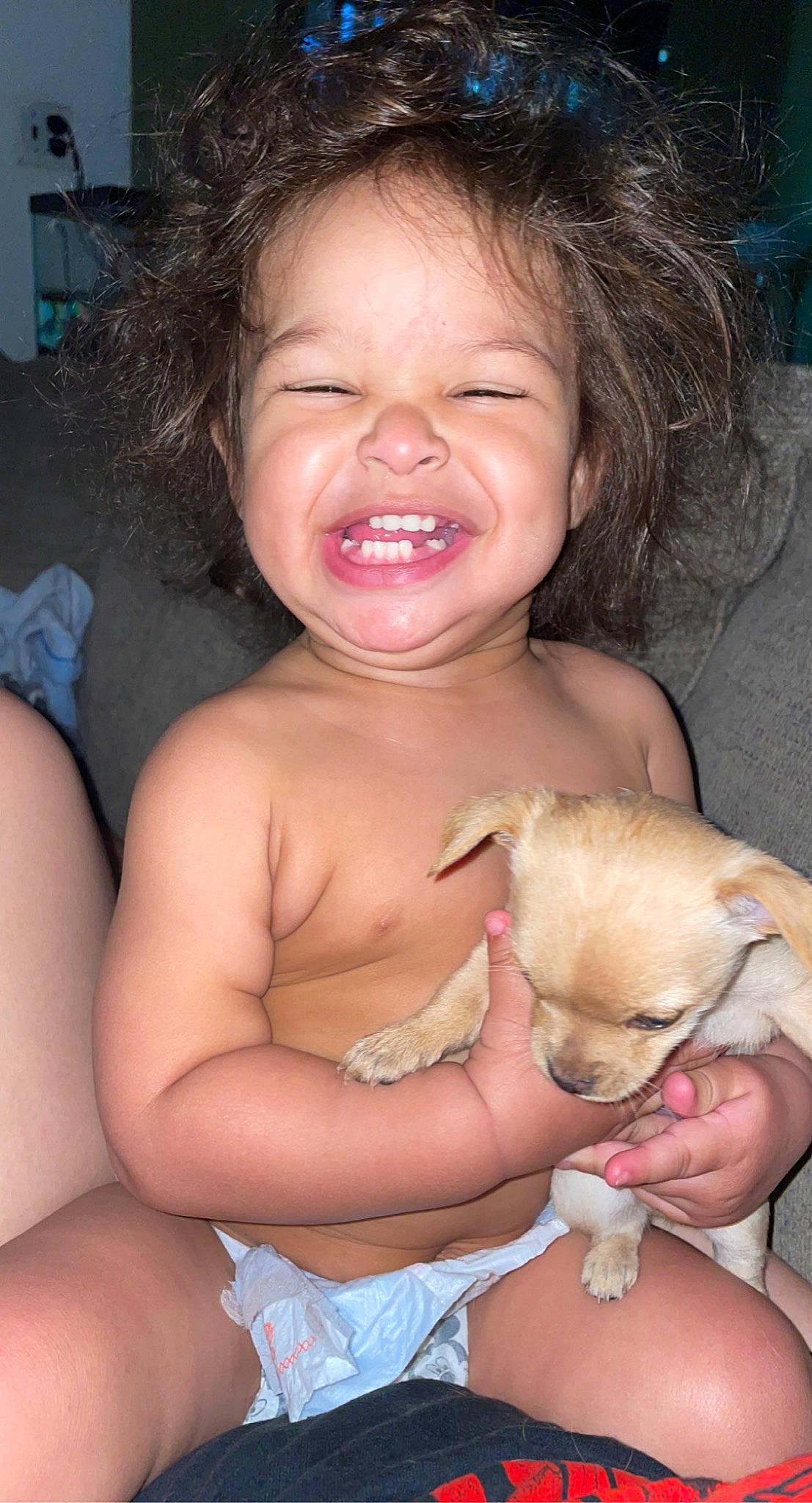 Taylen is registered to the contest to win money with this photo: arm, black, cheek, chin, eye, eyebrow, facial_expression, flash_photography, hand, happy, head, human_body, lip, mammal, mouth, muscle, nose, organ, person, skin