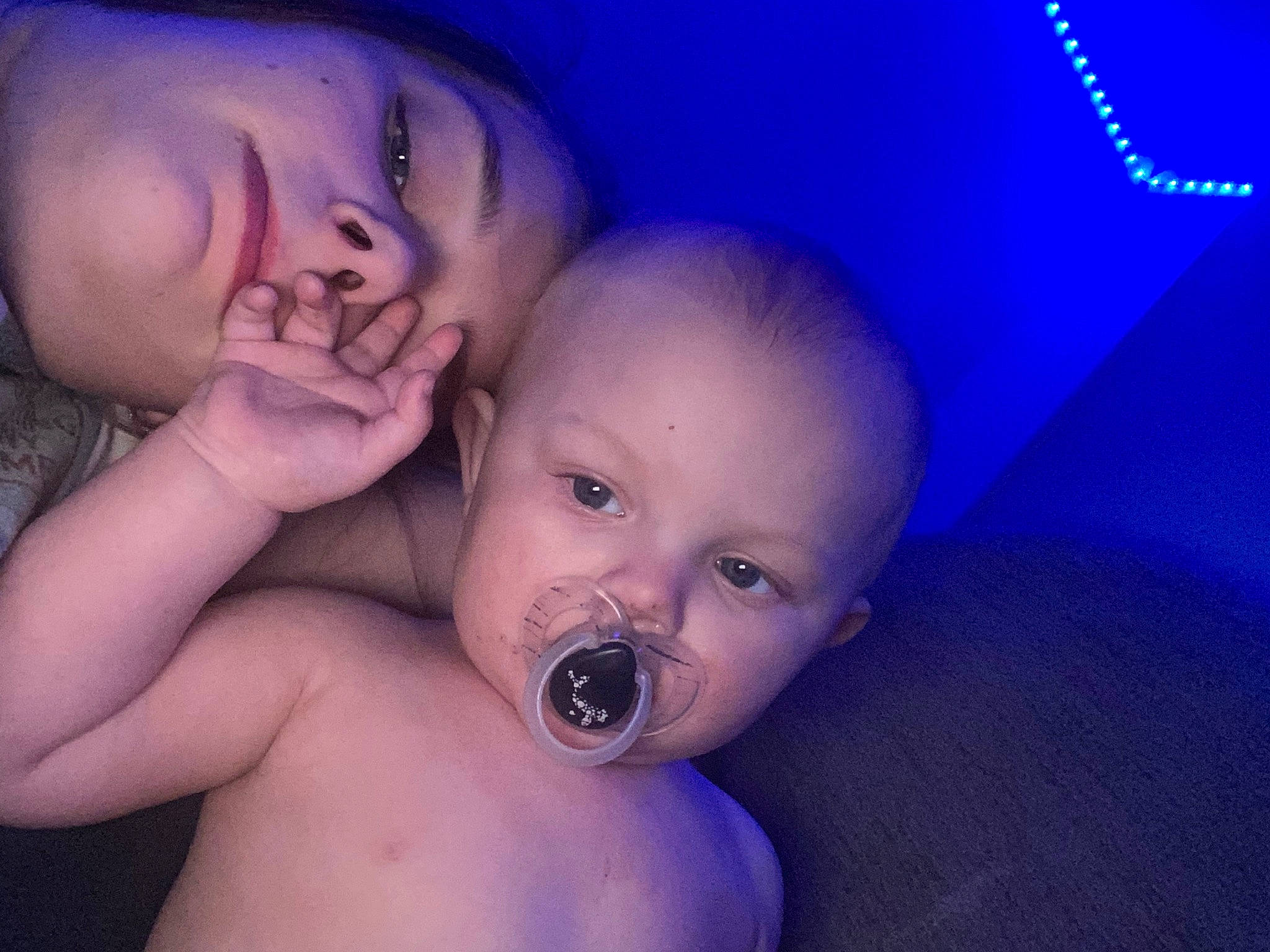 Sebastian is registered to the contest to win money with this photo: azure, blue, cheek, chin, ear, eye, eyebrow, eyelash, flash_photography, hairstyle, hand, happy, human_body, jaw, lip, mouth, neck, nose, person, purple