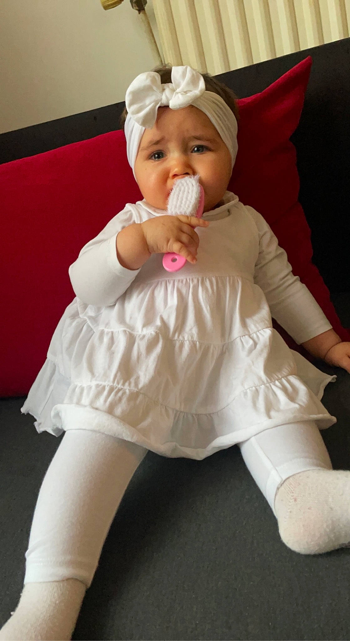 Maliya a rejoint le concours — aidez-le/la à gagner de superbes lots ! baby, baby_toddler_clothing, cheek, comfort, dress, eye, face, finger, happy, head, headwear, human_body, iris, leg, person, pink, skin, sleeve, smile, thigh