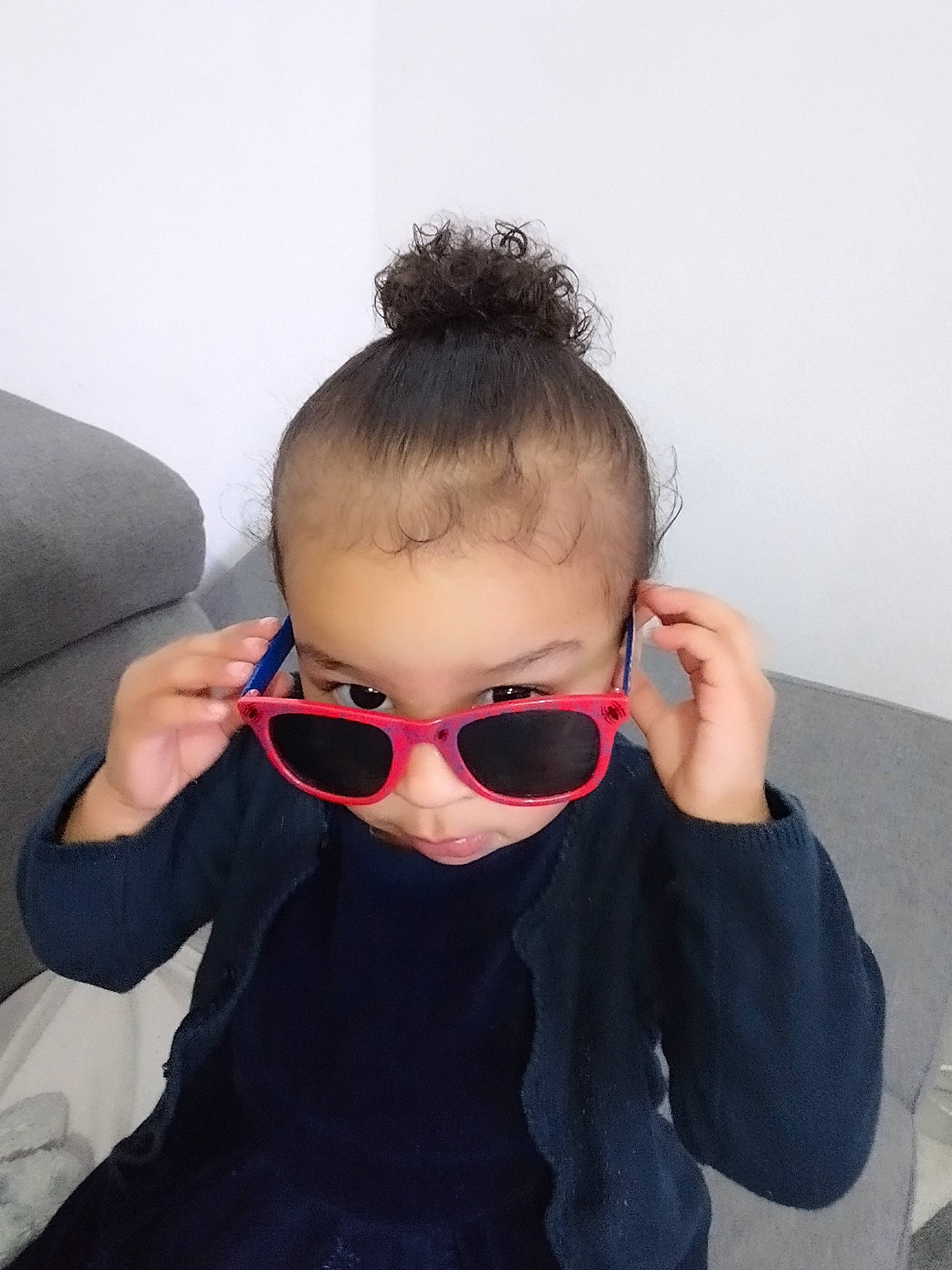 April participe au concours pour gagner de l'argent avec cette photo : arm, beard, black_hair, ear, eye_glass_accessory, eyebrow, eyelash, eyewear, glasses, goggles, happy, human_body, lip, neck, nose, outerwear, person, personal_protective_equipment, sunglasses, toddler