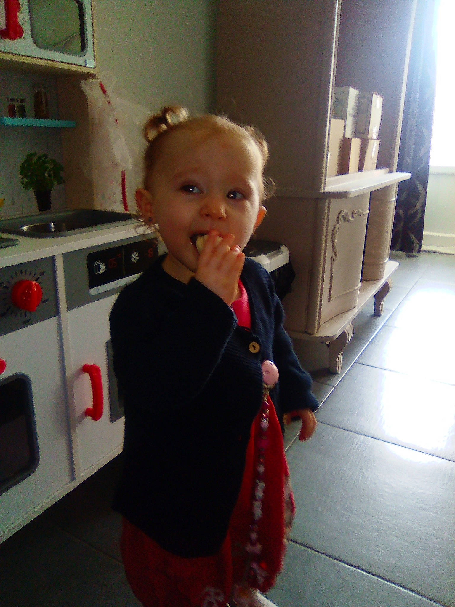 Cleo participe au concours pour gagner de l'argent avec cette photo : cabinetry, child, cooktop, drawer, floor, flooring, fun, hardwood, home_appliance, joint, kitchen, kitchen_appliance, kitchen_stove, microwave_oven, person, refrigerator, room, smile, standing, toddler