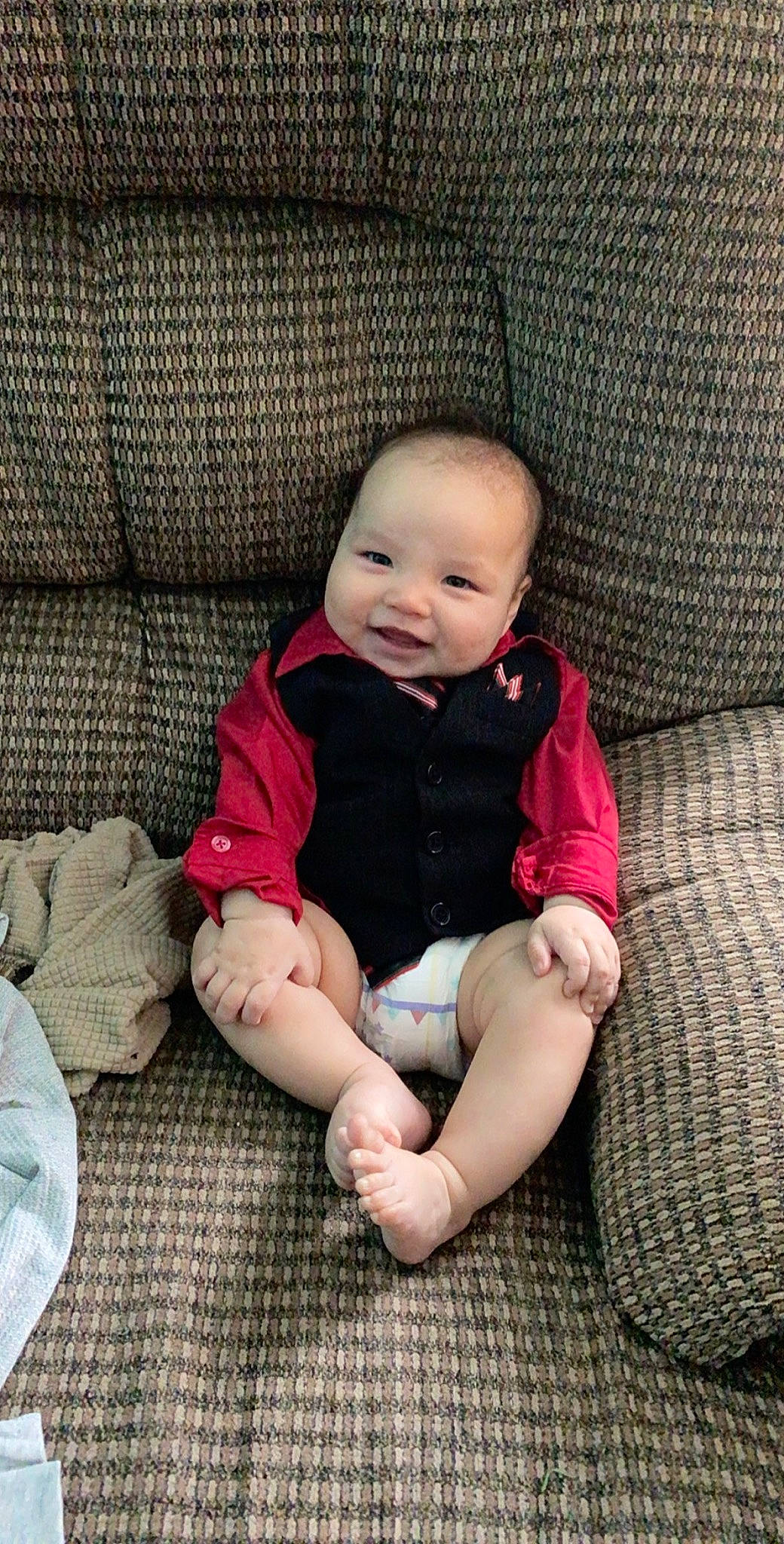 Vitali is registered to the contest to win money with this photo: baby, cheek, child, face, person, sibling, sitting, skin, smile, toddler