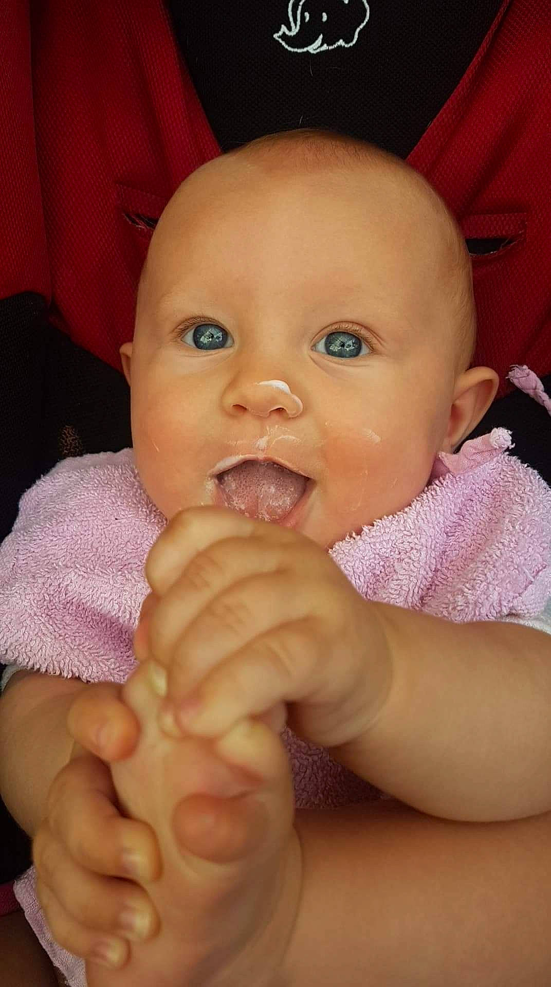 Constantine participe au concours pour gagner de l'argent avec cette photo : baby, cheek, child, chin, eye, face, finger, hand, head, iris, lip, mouth, muscle, nail, nose, person, pink, skin, smile, thumb