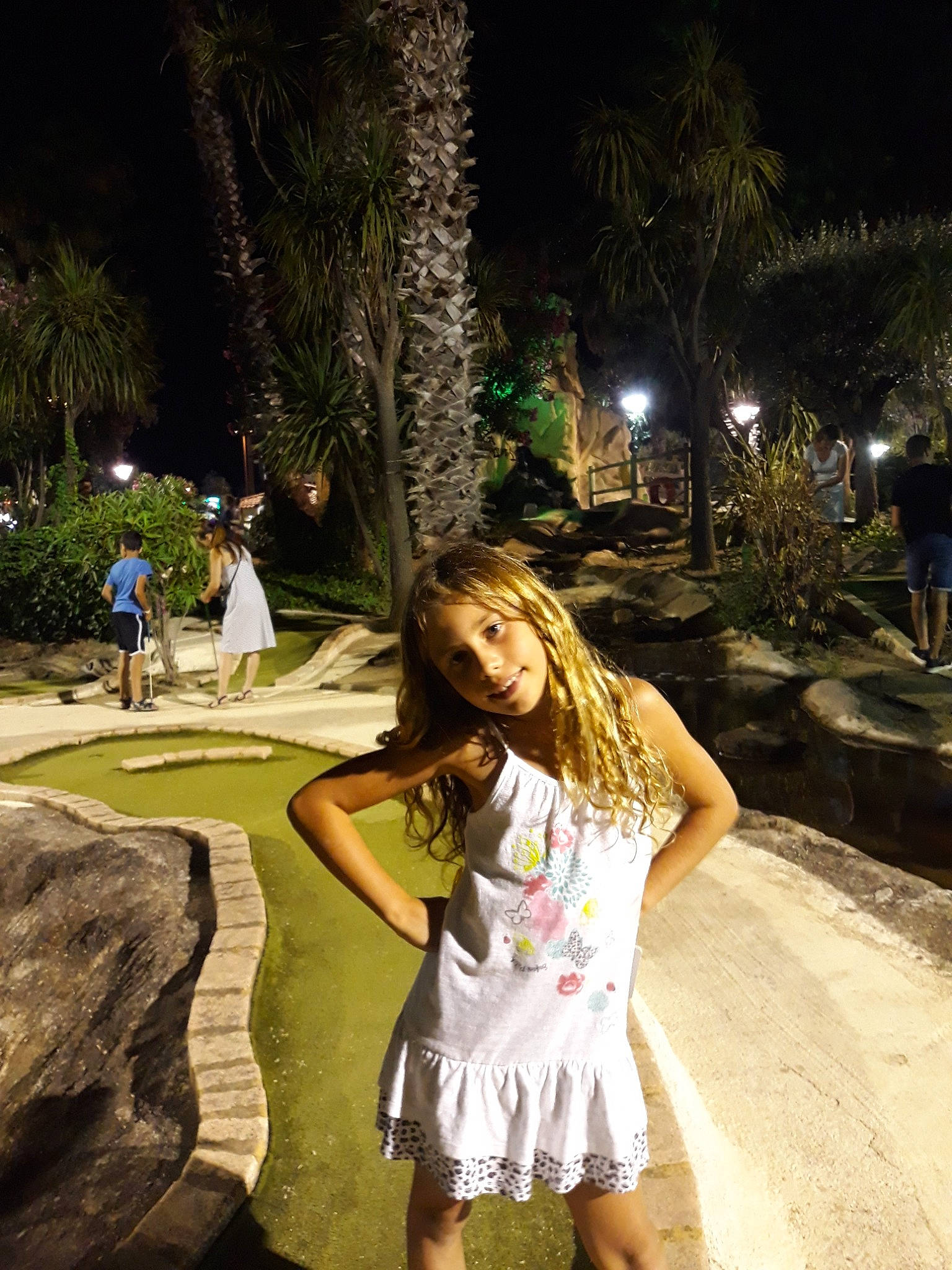 Cassy a rejoint le concours — aidez-le/la à gagner de superbes lots ! fun, girl, joy, leisure, person, plant, recreation, tourism, tree, vacation, water