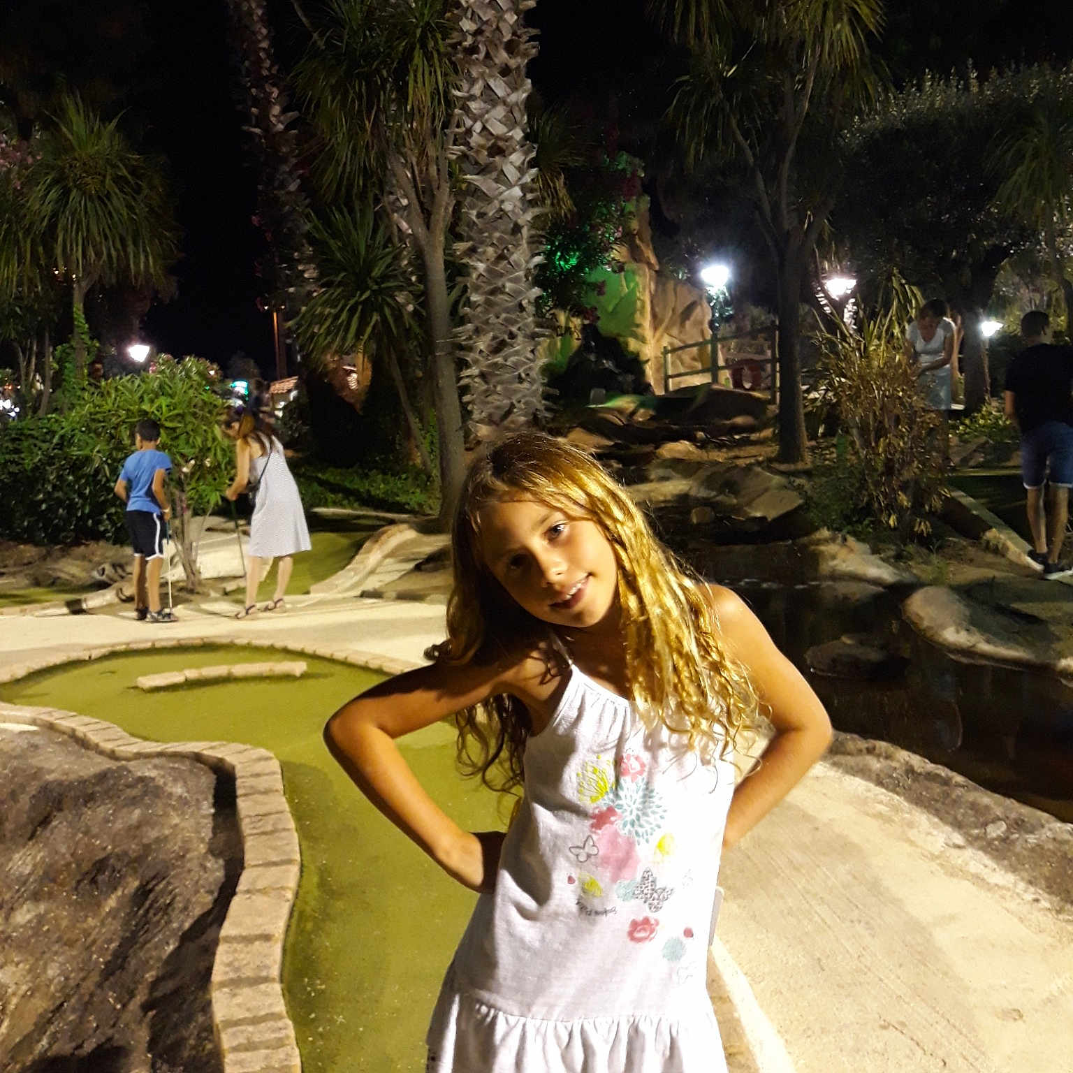 Cassy a rejoint le concours — aidez-le/la à gagner de superbes lots ! fun, girl, joy, leisure, person, plant, recreation, tourism, tree, vacation, water