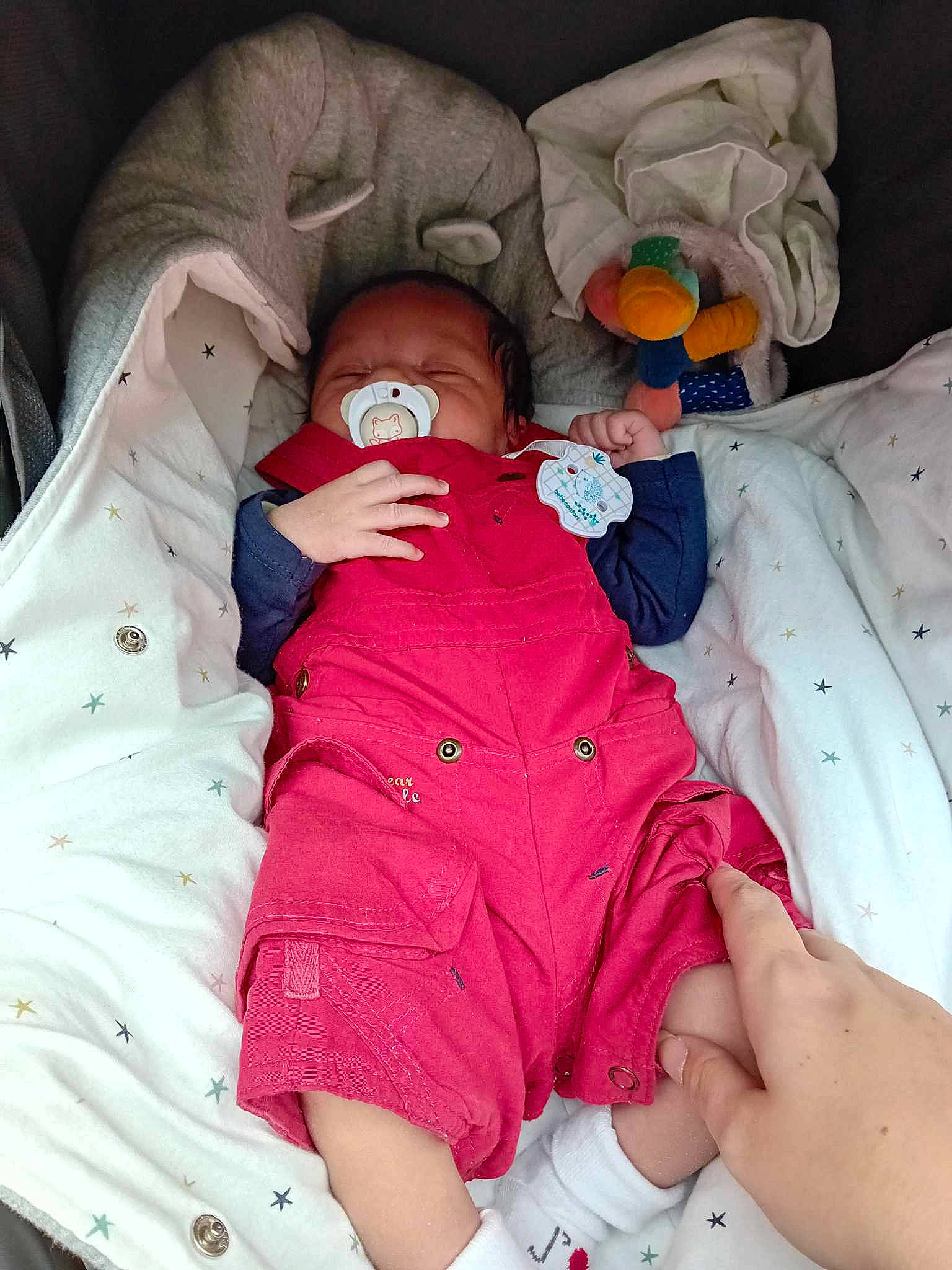 Juliann participe au concours pour gagner de l'argent avec cette photo : baby, baby_products, baby_sleeping, baby_toddler_clothing, bed, cheek, child, comfort, finger, hand, human_body, leg, linens, mouth, person, pink, skin, textile, thumb, toddler