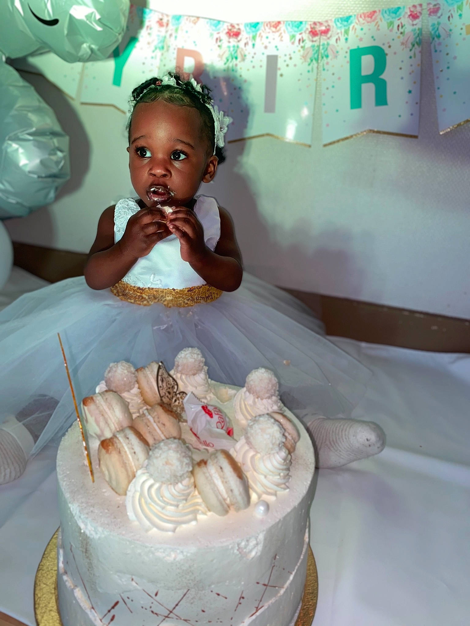 Naëlla a rejoint le concours — aidez-le/la à gagner de superbes lots ! baked_goods, birthday, birthday_cake, buttercream, cake, cake_decorating, cake_decorating_supply, cream, cuisine, dessert, food, ingredient, person, product, serveware, sugar_cake, sugar_paste, sweetness, table, wedding_ceremony_supply