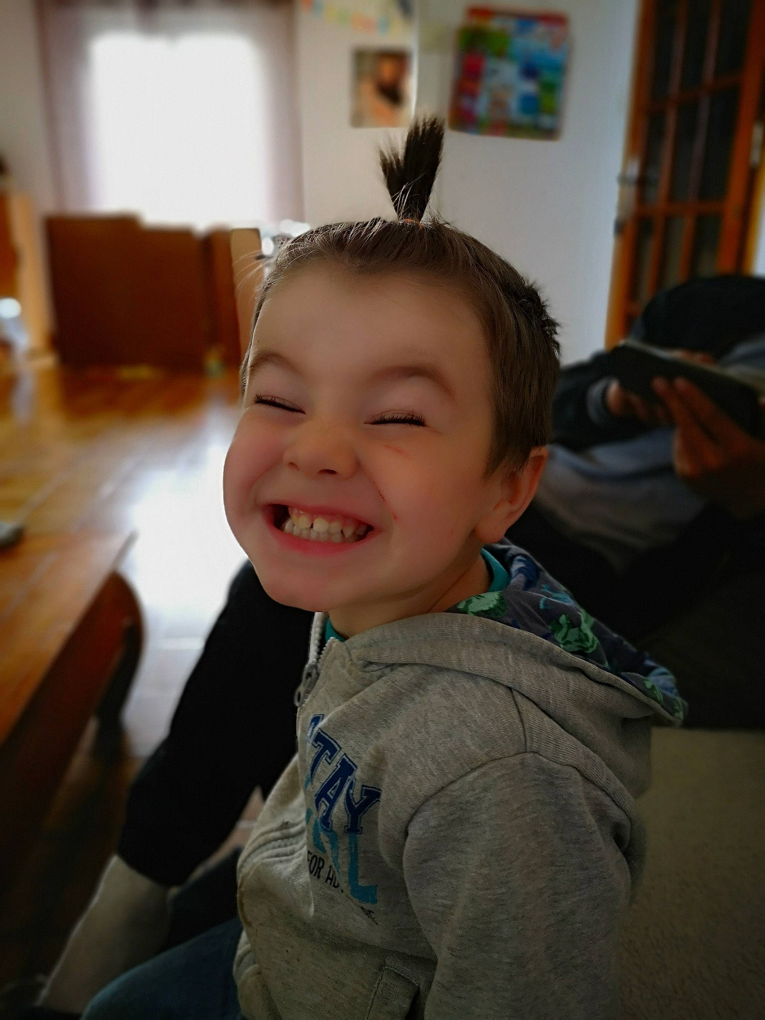 Kylian participe au concours pour gagner de l'argent avec cette photo : baby, cheek, child, chin, ear, eye, face, facial_expression, forehead, fun, hair, hairstyle, head, human_body, joy, nose, organ, person, skin, smile