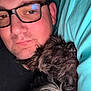 Naya participe au concours pour gagner de l'argent avec cette photo : bed, black_hair, casual, close_up, companion, cozy, dog, face, facial_hair, glasses, indoor, man, pet, pillow, portrait, relaxation, resting, sleeping, snuggling, teal