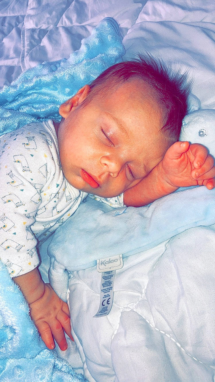 Ilyas participe au concours pour gagner de l'argent avec cette photo : baby, baby_sleeping, bedtime, birth, blue, cheek, child, eye, head, nap, nose, person, skin, sleep, smile, toddler