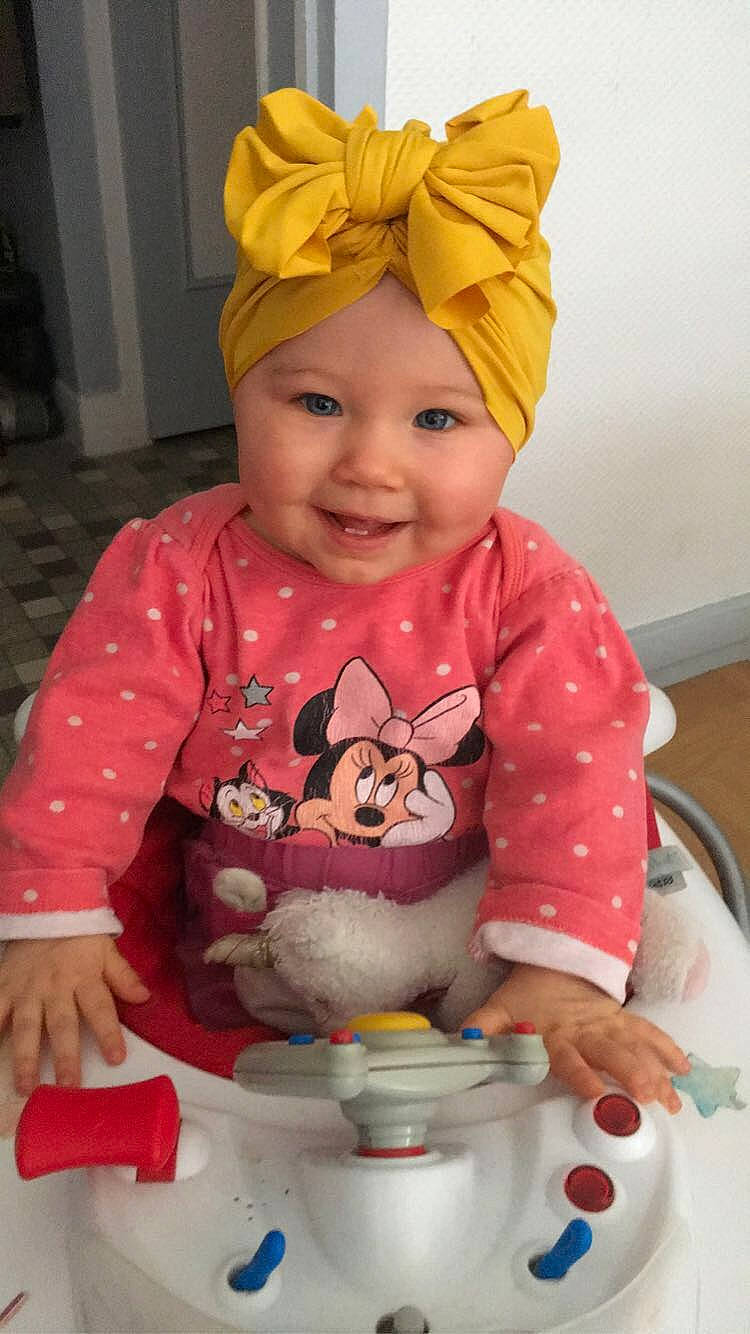 Mya a rejoint le concours — aidez-le/la à gagner de superbes lots ! baby, baby_toddler_clothing, carmine, child, costume_hat, cup, fashion_accessory, fun, happy, headwear, joy, party_supply, person, pink, red, sleeve, smile, stuffed_toy, table, toddler