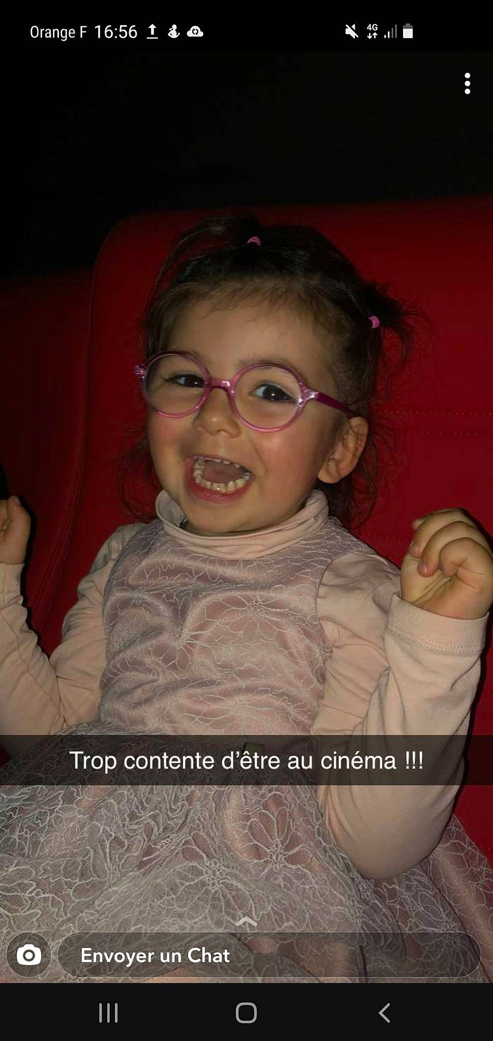 Ernestine a rejoint le concours — aidez-le/la à gagner de superbes lots ! cheek, chin, ear, eyebrow, flash_photography, forehead, gesture, glasses, happy, human_body, iris, joy, lip, mouth, neck, nose, person, skin, sleeve, smile