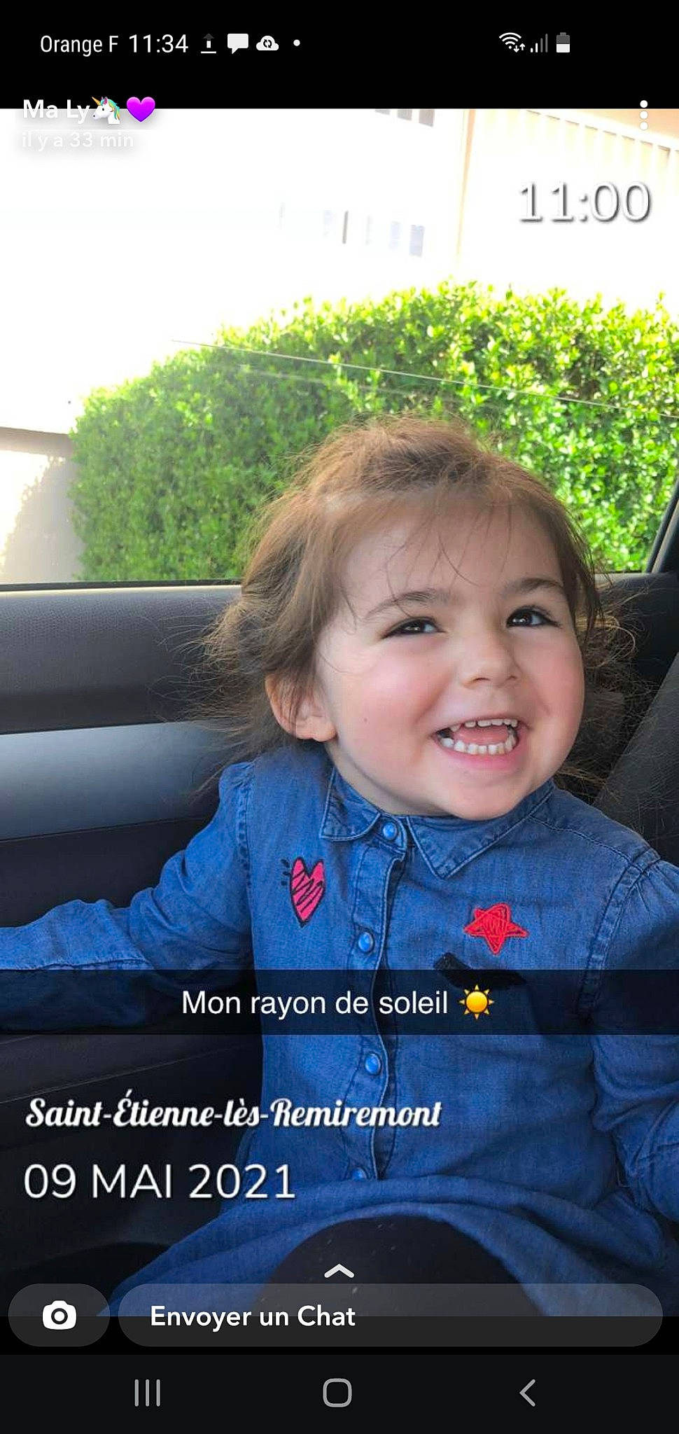 Ernestine a rejoint le concours — aidez-le/la à gagner de superbes lots ! beauty, child, electric_blue, facial_expression, fun, happy, jacket, joy, leisure, luxury_vehicle, mammal, people, person, photo_caption, recreation, sitting, sleeve, smile, toddler, travel