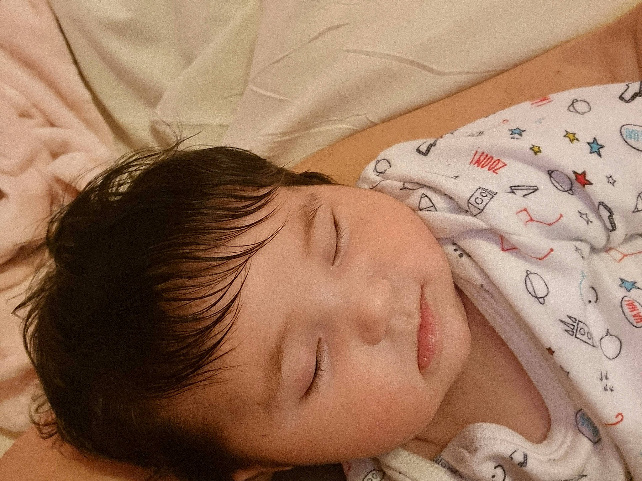 Ioana Daiana participe au concours pour gagner de l'argent avec cette photo : baby, cheek, chin, comfort, eye, eyebrow, eyelash, face, forehead, hand, head, headgear, human_body, iris, lip, mouth, neck, nose, person, skin