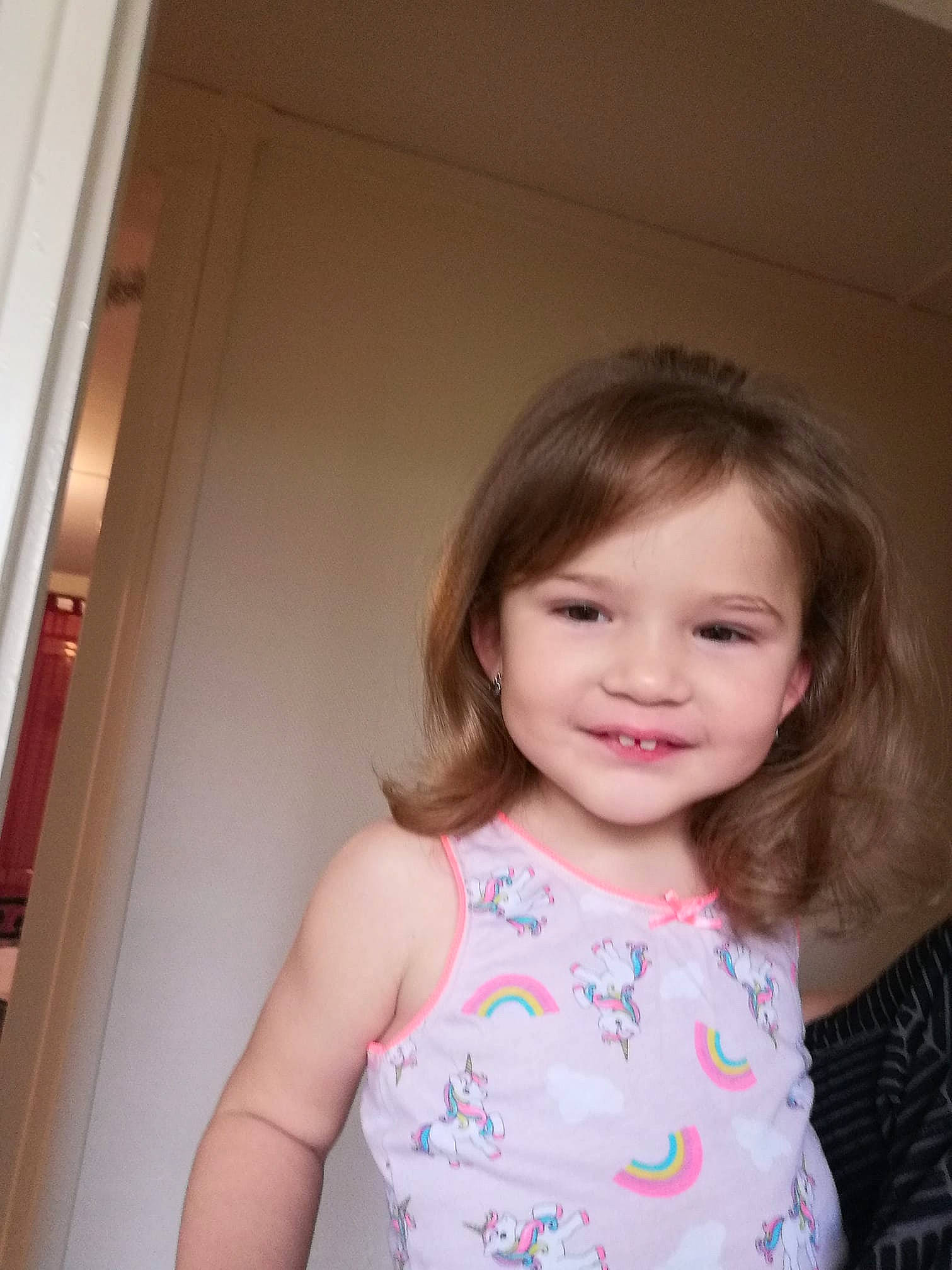 Catalina a rejoint le concours — aidez-le/la à gagner de superbes lots ! active_tank, baby, baby_toddler_clothing, bangs, beauty, brown_hair, child, child_model, day_dress, eye, hair, hairstyle, head, iris, joy, organ, person, pink, shoulder, skin