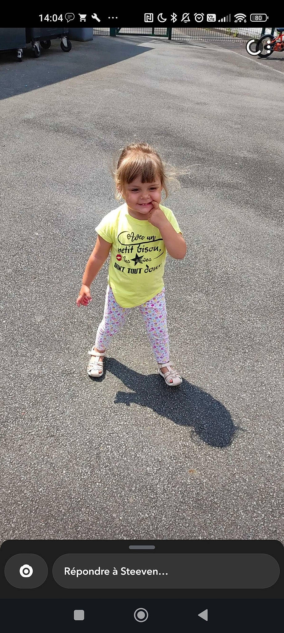 Jennah participe au concours pour gagner de l'argent avec cette photo : asphalt, baby_toddler_clothing, child, face, fun, grass, happy, joy, leisure, people_in_nature, person, recreation, road_surface, sand, shadow, sidewalk, sleeve, smile, t_shirt, tar