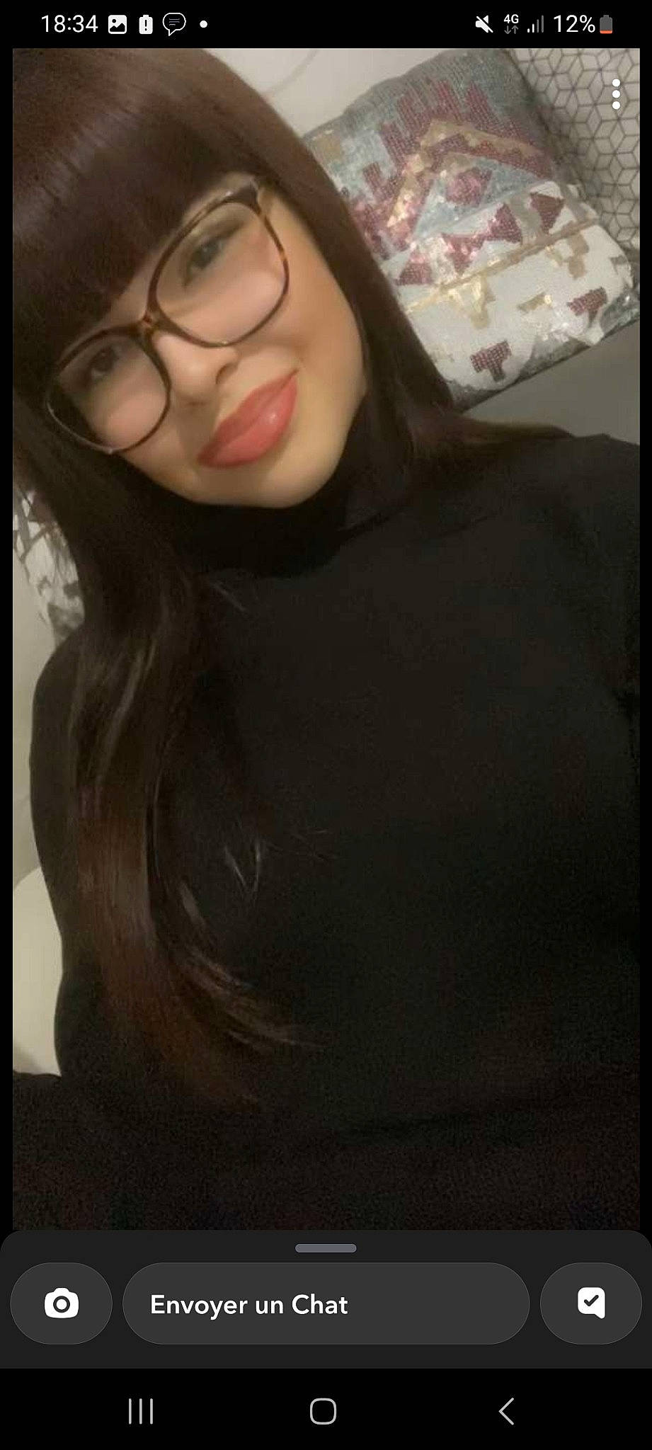 Sana participe au concours pour gagner de l'argent avec cette photo : bangs, black_hair, brown_hair, chest, eyebrow, eyelash, eyewear, fun, gesture, jaw, joy, layered_hair, lip, long_hair, neck, nose, person, selfie, sleeve, smile