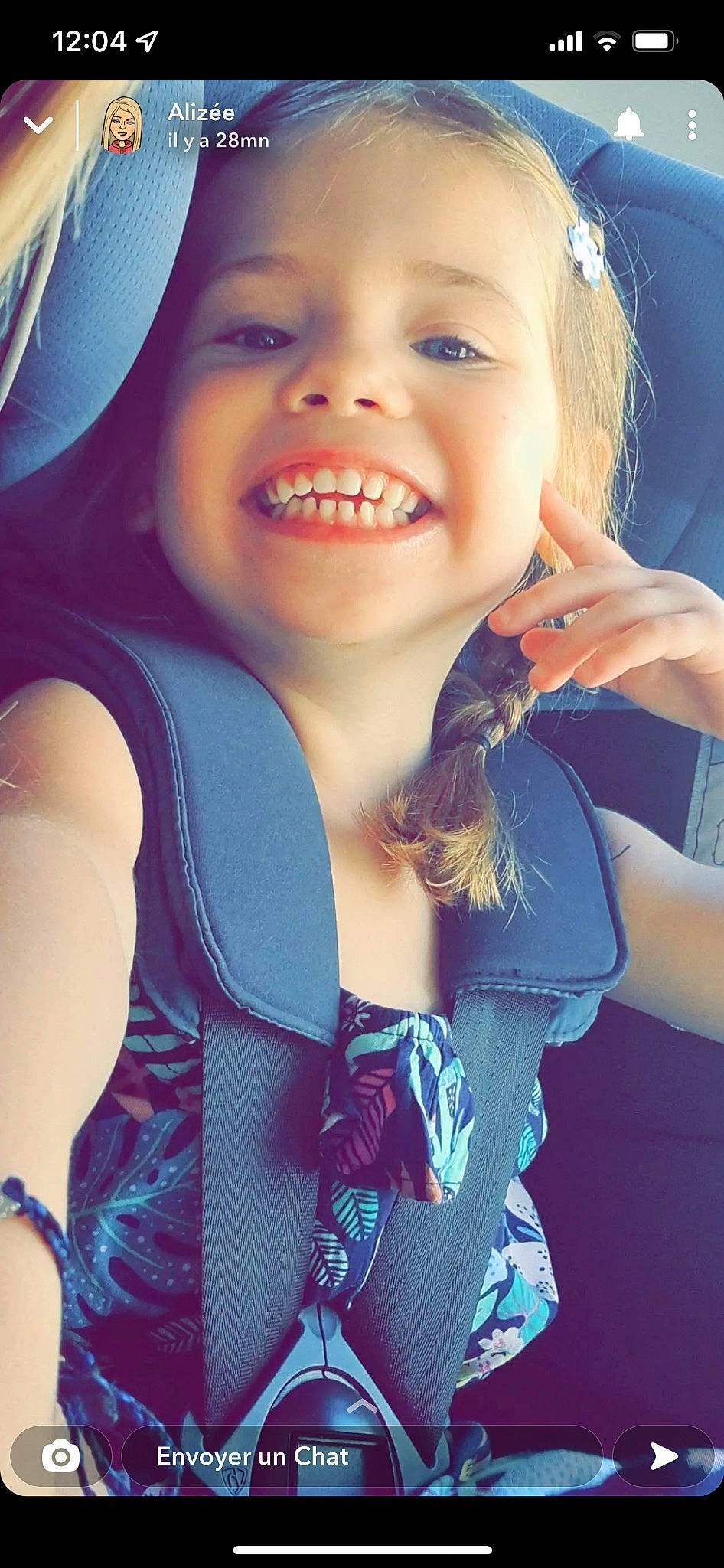 Léna a rejoint le concours — aidez-le/la à gagner de superbes lots ! azure, blue, cool, electric_blue, eye, eyebrow, face, facial_expression, flash_photography, fun, gesture, happy, head, iris, joy, light, lip, mouth, organ, person