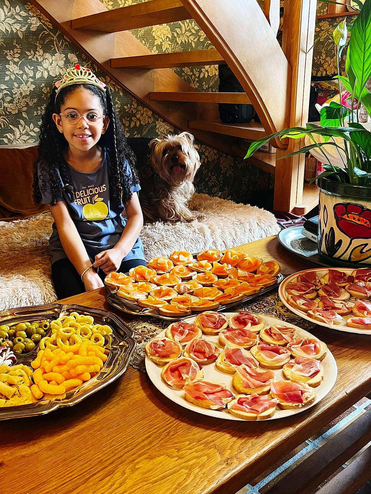 Talita a rejoint le concours — aidez-le/la à gagner de superbes lots ! bowl, buffet, comfort_food, cuisine, dish, dog, event, fast_food, finger_food, flowerpot, food, houseplant, ingredient, joy, person, plant, plate, produce, recipe, smile