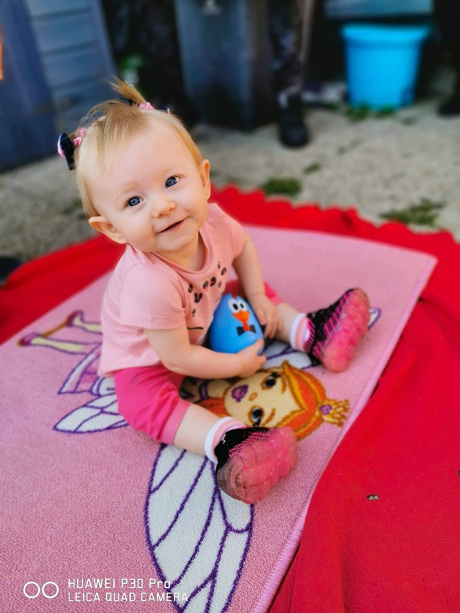 Julia participe au concours pour gagner de l'argent avec cette photo : baby, baby_laughing, baby_playing_with_toys, baby_toddler_clothing, baby_toys, child, flag, joy, person, pink, play, playing_with_kids, stuffed_toy, toddler, toy