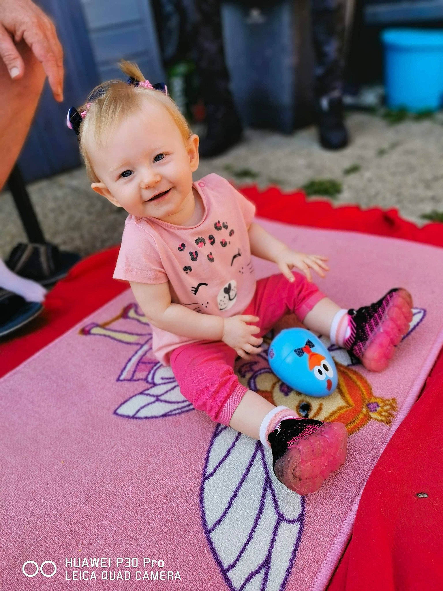 Julia participe au concours pour gagner de l'argent avec cette photo : baby, baby_products, baby_toddler_clothing, baby_toys, bracelet, child, doll, hand, joy, person, pink, plastic, play, toddler, toy