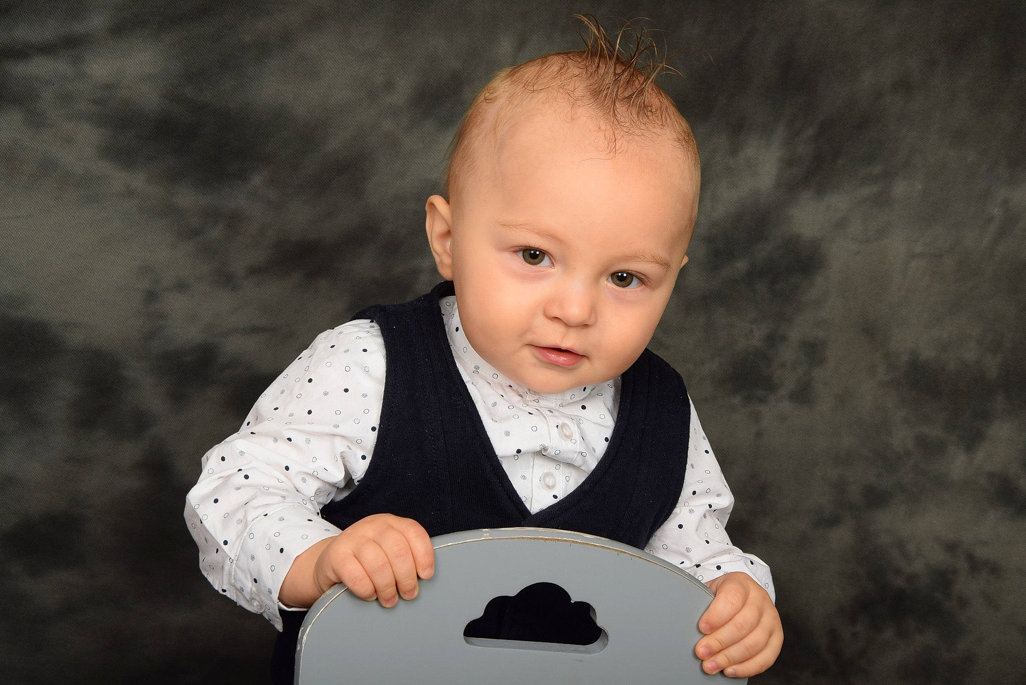 Enzo a rejoint le concours — aidez-le/la à gagner de superbes lots ! boy, cheek, child, eye, human, infant, person, photography, portrait, portrait_photography, smile, toddler