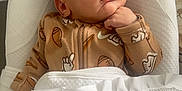 Ilesio a rejoint le concours — aidez-le/la à gagner de superbes lots ! baby, bed, bedding, blanket, child, cozy, cushion, cute, face, indoors, infant, newborn, onesie, pattern, peaceful, portrait, rest, sleeping, soft, stars