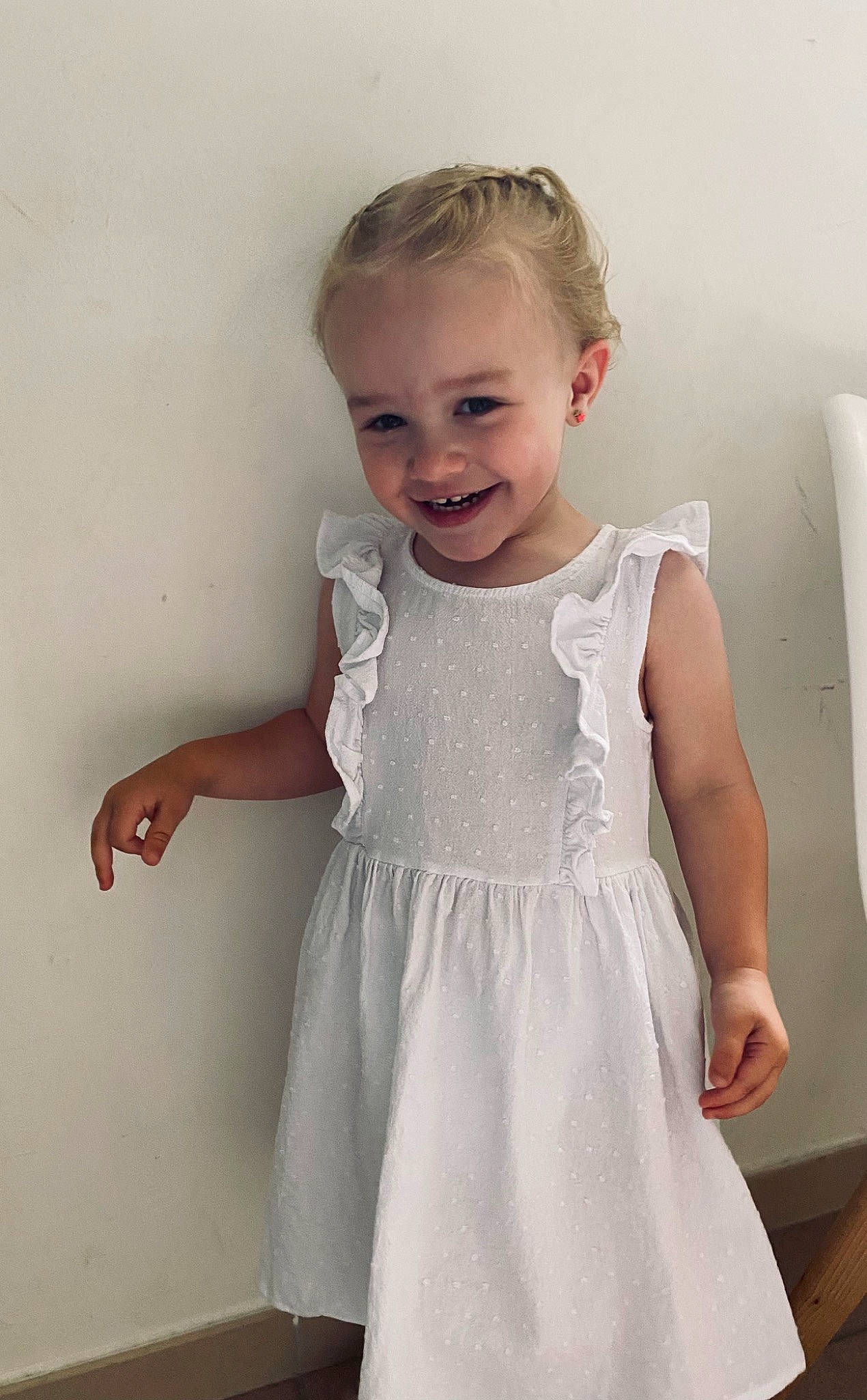 Lùcya a rejoint le concours — aidez-le/la à gagner de superbes lots ! arm, baby_toddler_clothing, clothing, day_dress, dress, embellishment, facial_expression, gesture, hairstyle, joint, joy, neck, one_piece_garment, person, pink, shoulder, skin, sleeve, smile, standing