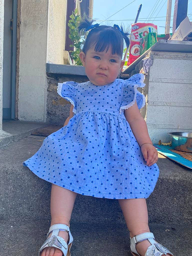 Mélanie a rejoint le concours — aidez-le/la à gagner de superbes lots ! azure, baby_toddler_clothing, blue, cool, dress, electric_blue, footwear, fun, happy, joint, knee, leisure, person, purple, shoe, shoulder, sleeve, standing, street_fashion, toddler