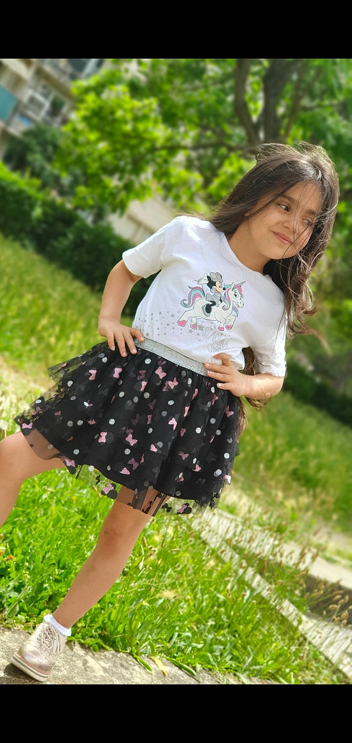 Hayal a rejoint le concours — aidez-le/la à gagner de superbes lots ! black_hair, day_dress, dress, fun, grass, happy, human_leg, joy, knee, leisure, long_hair, one_piece_garment, people_in_nature, person, plant, shoulder, sleeve, smile, street_fashion, thigh