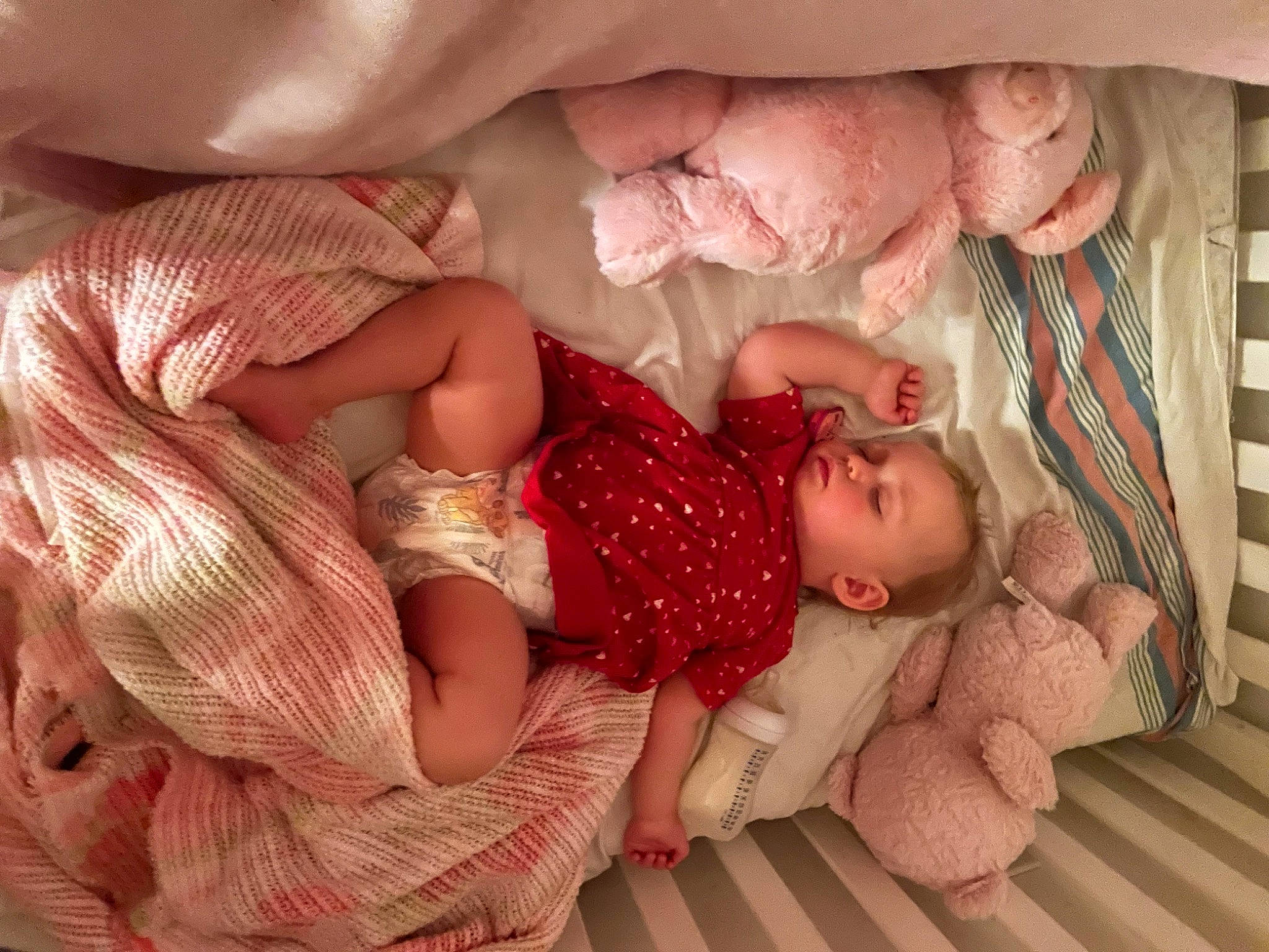 Amaya-taylor participe au concours pour gagner de l'argent avec cette photo : arm, baby, baby_toddler_clothing, child, comfort, finger, gesture, hand, happy, human, human_body, nail, pattern, person, pink, product, sock, textile, thumb, toddler