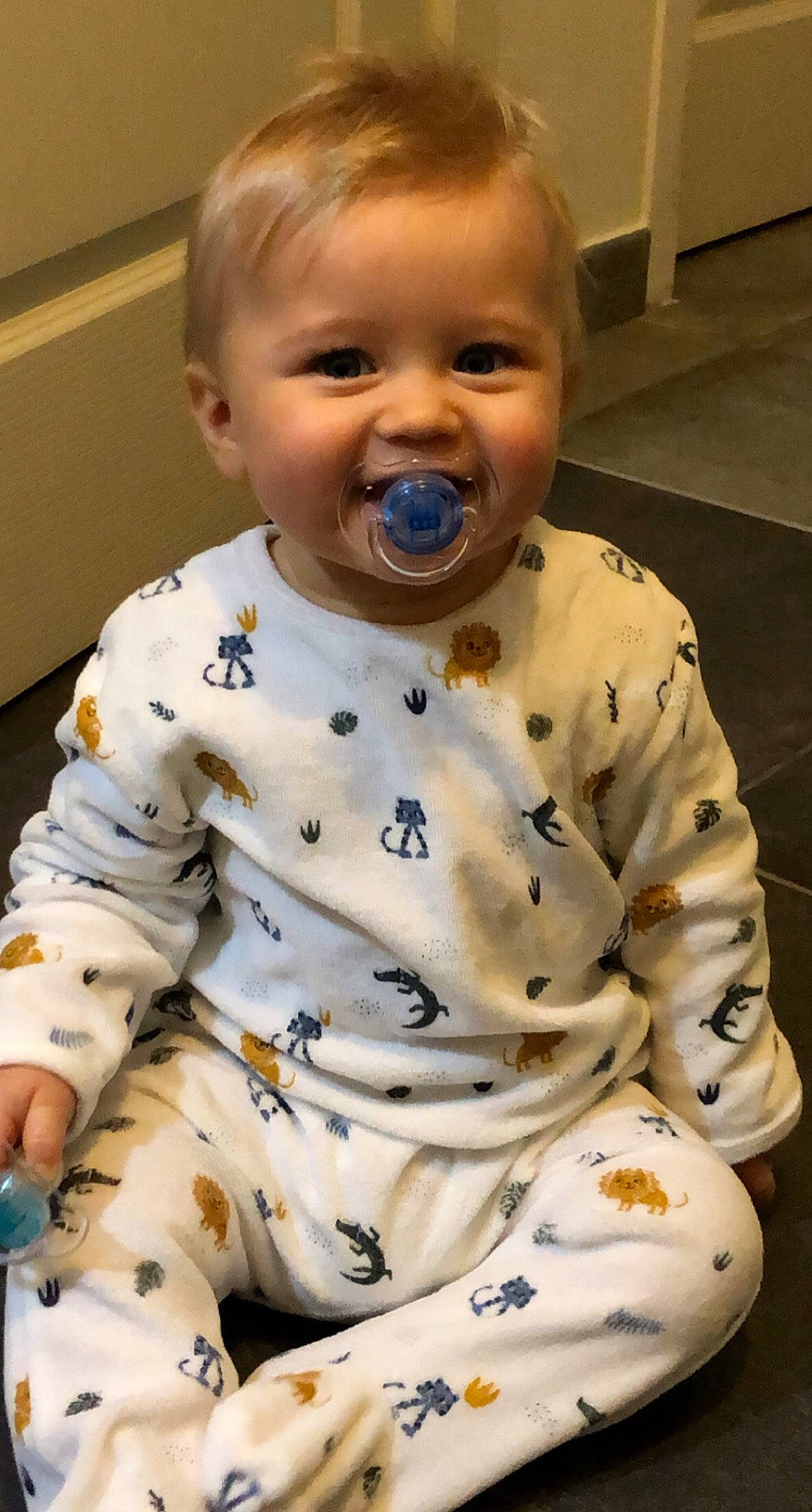 Enzo a rejoint le concours — aidez-le/la à gagner de superbes lots ! baby, baby_toddler_clothing, cheek, child, chin, eye, face, facial_expression, fun, hair, hairstyle, happy, iris, mouth, nose, person, skin, sleeve, smile, toddler