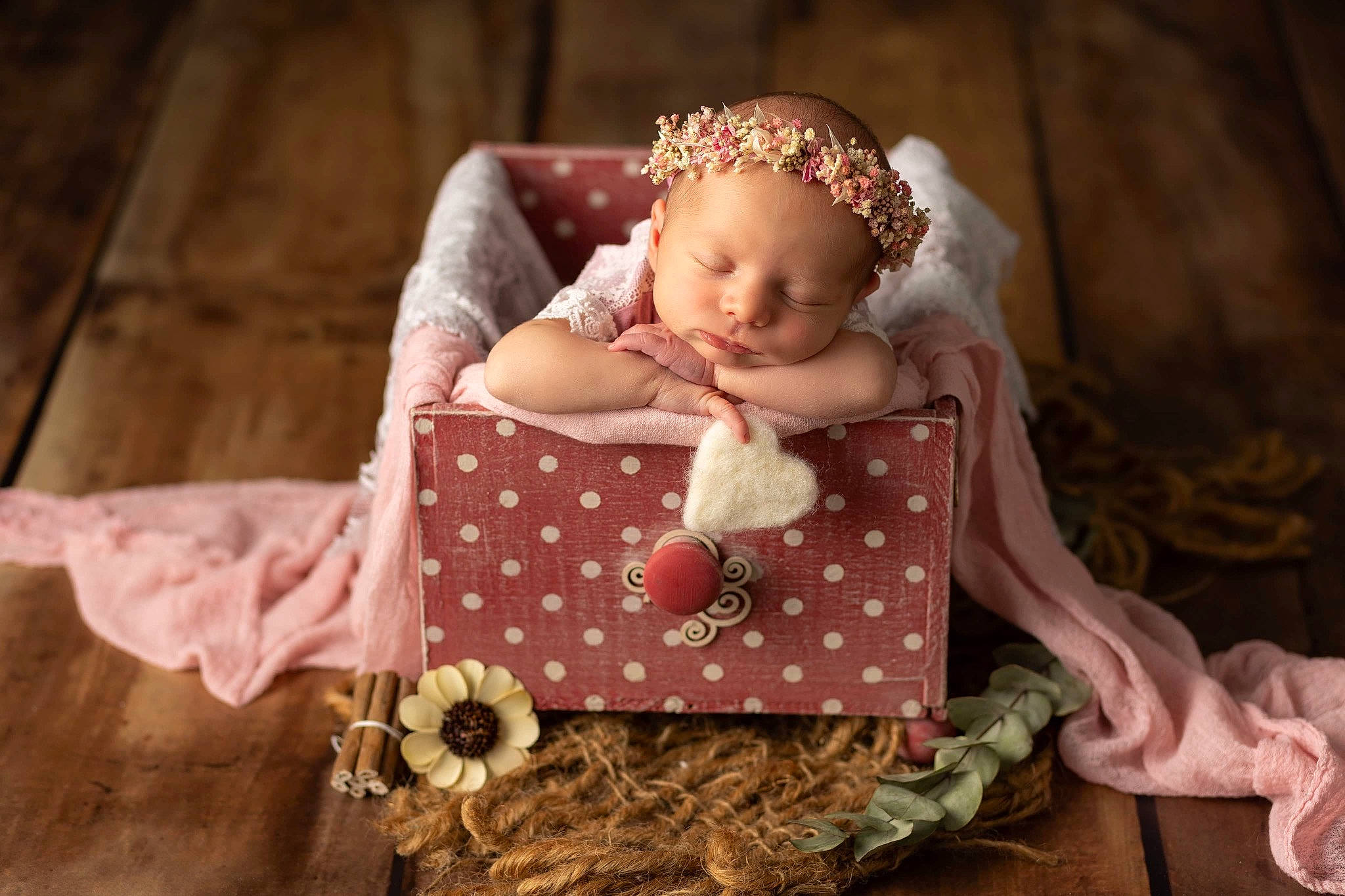Mayli participe au concours pour gagner de l'argent avec cette photo : baby, baby_products, baby_sleeping, baby_toddler_clothing, comfort, dress, hand, happy, headband, headgear, human_body, linens, outerwear, pattern, person, pink, plant, sleeve, textile, toddler