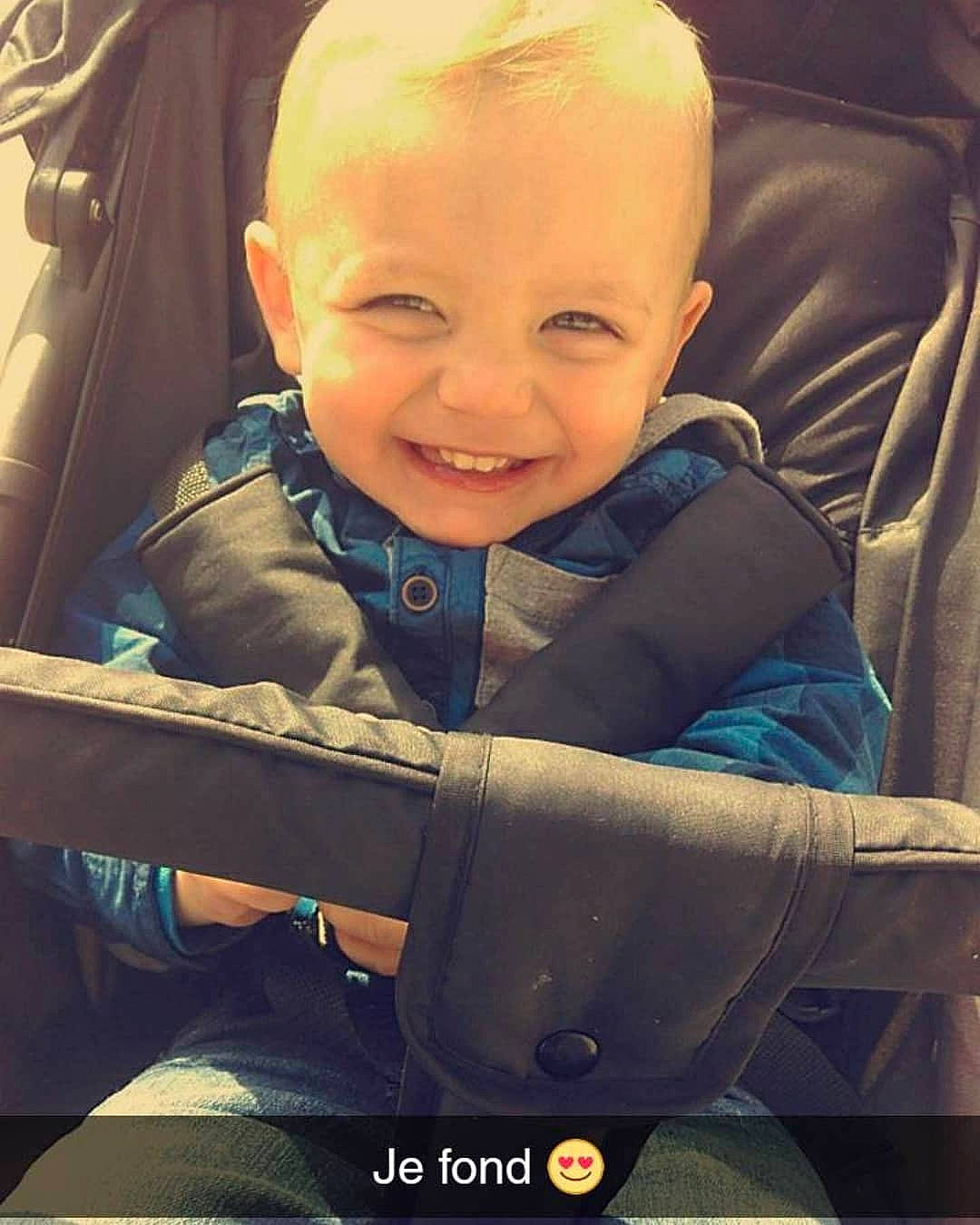 Yllan participe au concours pour gagner de l'argent avec cette photo : baby, baby_carriage, baby_products, car_seat, cheek, child, cool, eye, face, facial_expression, forehead, head, joy, person, photo_caption, product, seat_belt, sitting, skin, smile