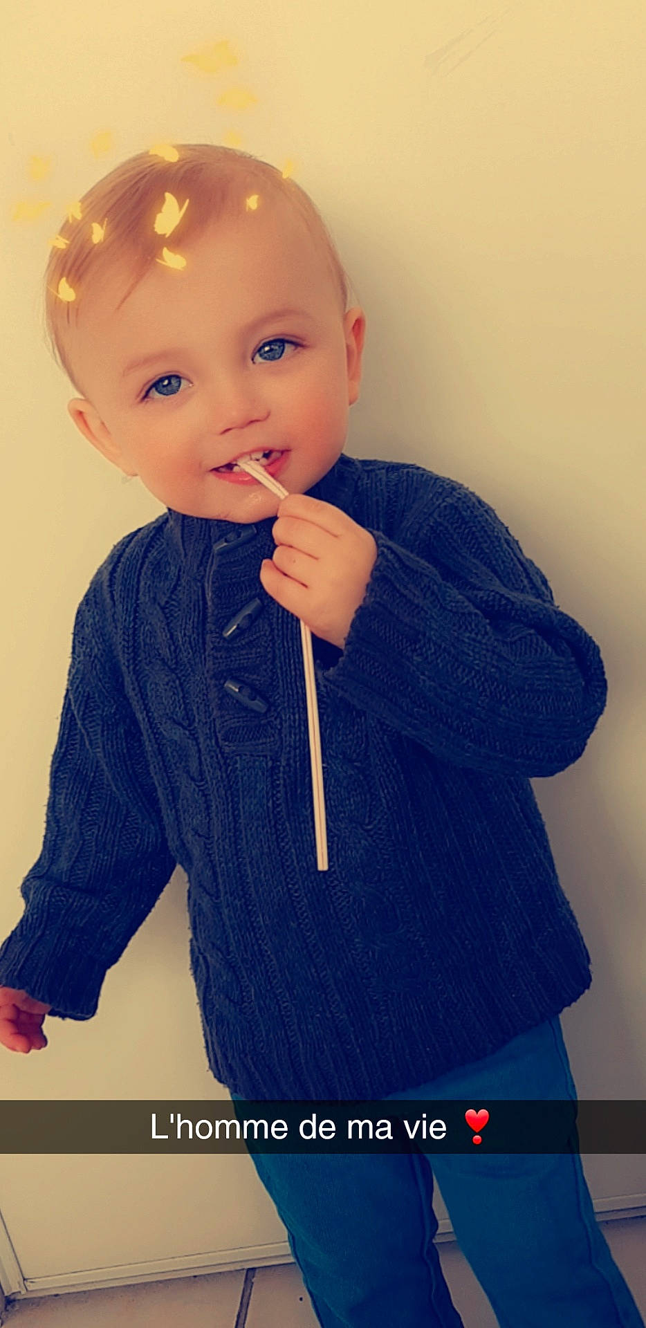 Yllan participe au concours pour gagner de l'argent avec cette photo : baby, blue, cheek, child, child_model, electric_blue, eye, face, finger, forehead, gesture, joint, lip, nose, outerwear, person, shoulder, sleeve, standing, toddler