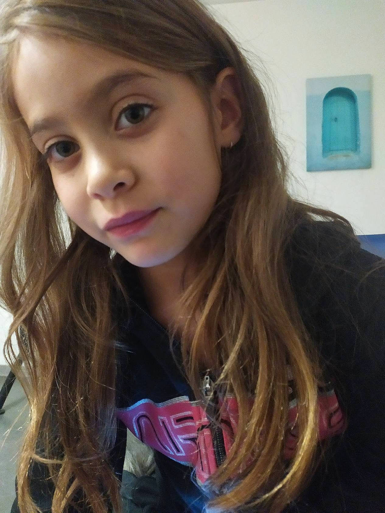 Noëllie a rejoint le concours — aidez-le/la à gagner de superbes lots ! bangs, beauty, blond, brown_hair, cheek, chin, eyebrow, eyelash, hair, hairstyle, happy, iris, jaw, layered_hair, lip, long_hair, nose, organ, person, skin