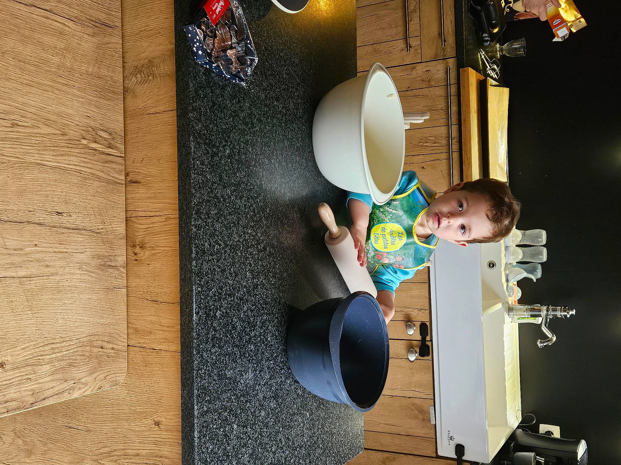 Nathéo a rejoint le concours — aidez-le/la à gagner de superbes lots ! audio_equipment, circle, concrete, elbow, font, fun, gas, hardwood, machine, metal, person, room, space, t_shirt, wood, world