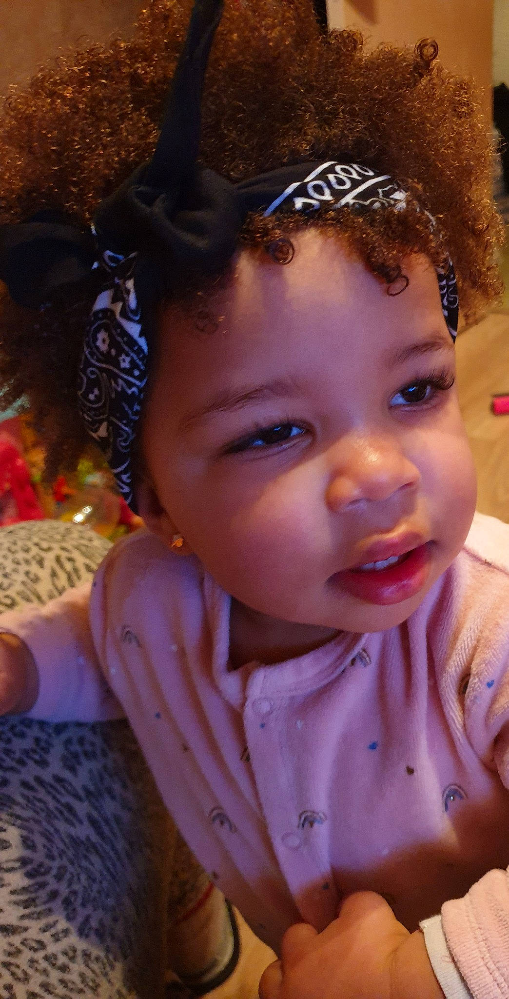 Mayana participe au concours pour gagner de l'argent avec cette photo : baby, beauty, cheek, child, eye, eyebrow, face, fashion_accessory, forehead, hair, hair_accessory, hairstyle, head, headband, headgear, headpiece, lip, nose, person, skin