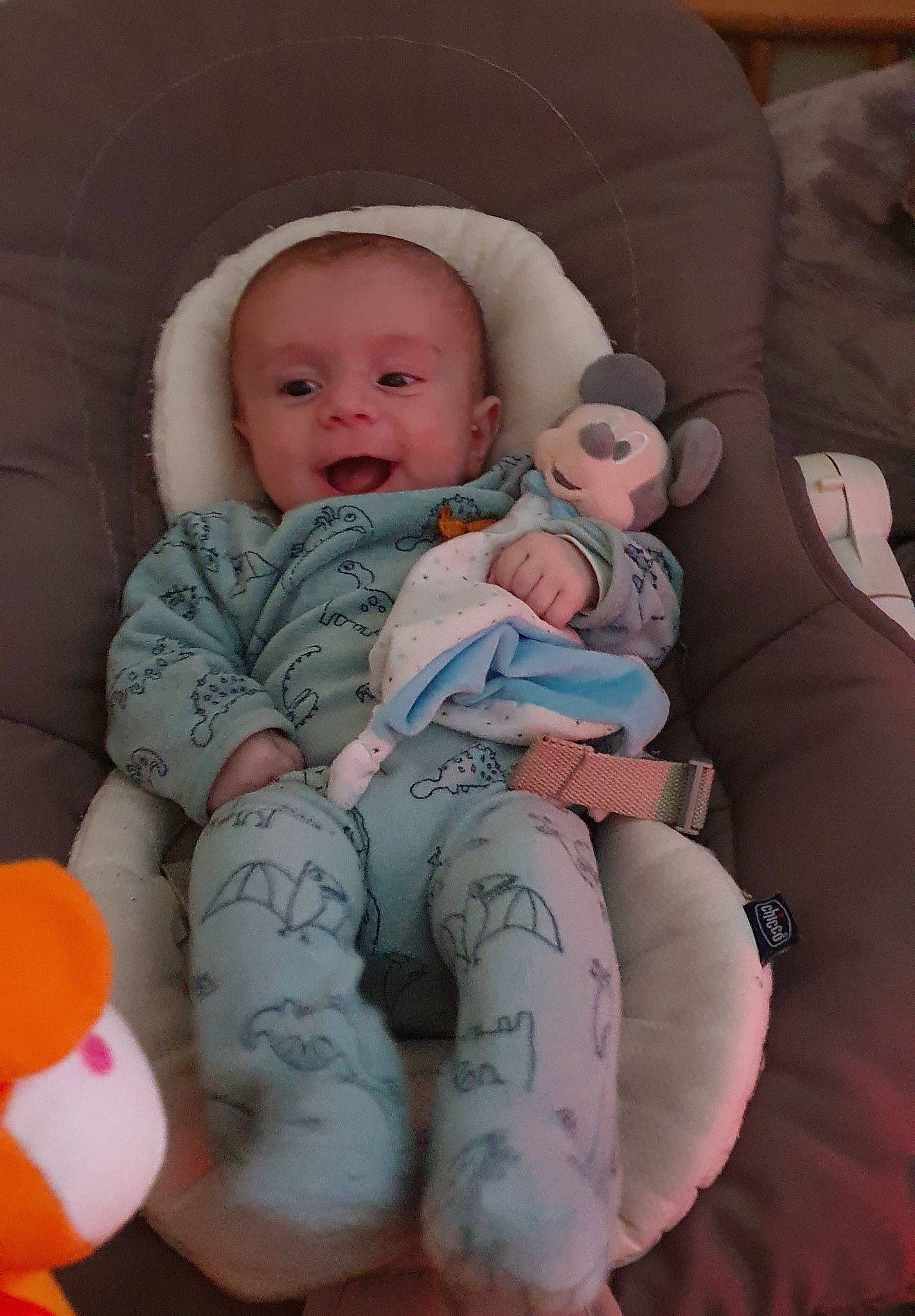 Tylio participe au concours pour gagner de l'argent avec cette photo : arm, baby, baby_sleeping, baby_toddler_clothing, cheek, comfort, eye, facial_expression, finger, head, human_body, mammal, mouth, organ, person, pink, product, skin, sleeve, textile