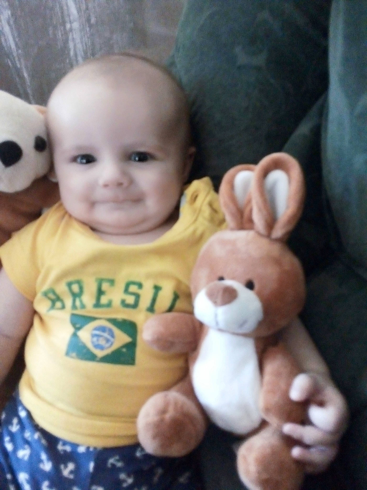 Yanis participe au concours pour gagner de l'argent avec cette photo : baby, baby_products, baby_toys, cheek, child, ear, head, joy, person, plush, product, smile, stuffed_toy, teddy_bear, textile, toddler, toy