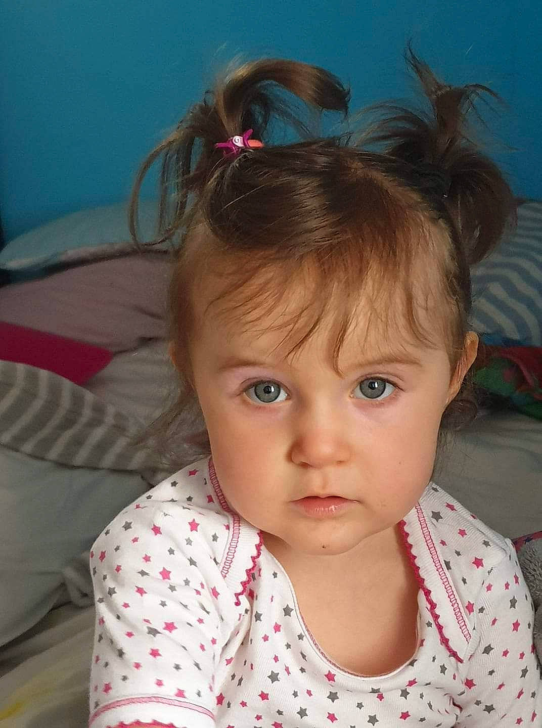 Eloise participe au concours pour gagner de l'argent avec cette photo : baby_toddler_clothing, bangs, beauty, brown_hair, cheek, child, chin, comfort, ear, eyebrow, eyelash, fashion_accessory, forehead, happy, head, iris, lip, nose, person, skin