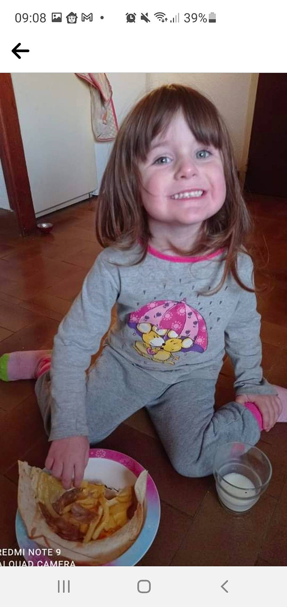 Eloise a rejoint le concours — aidez-le/la à gagner de superbes lots ! baby_toddler_clothing, cheek, child, comfort_food, cuisine, dish, finger_food, food, french_fries, hair, happy, ingredient, joy, junk_food, organ, person, recipe, sitting, sleeve, smile