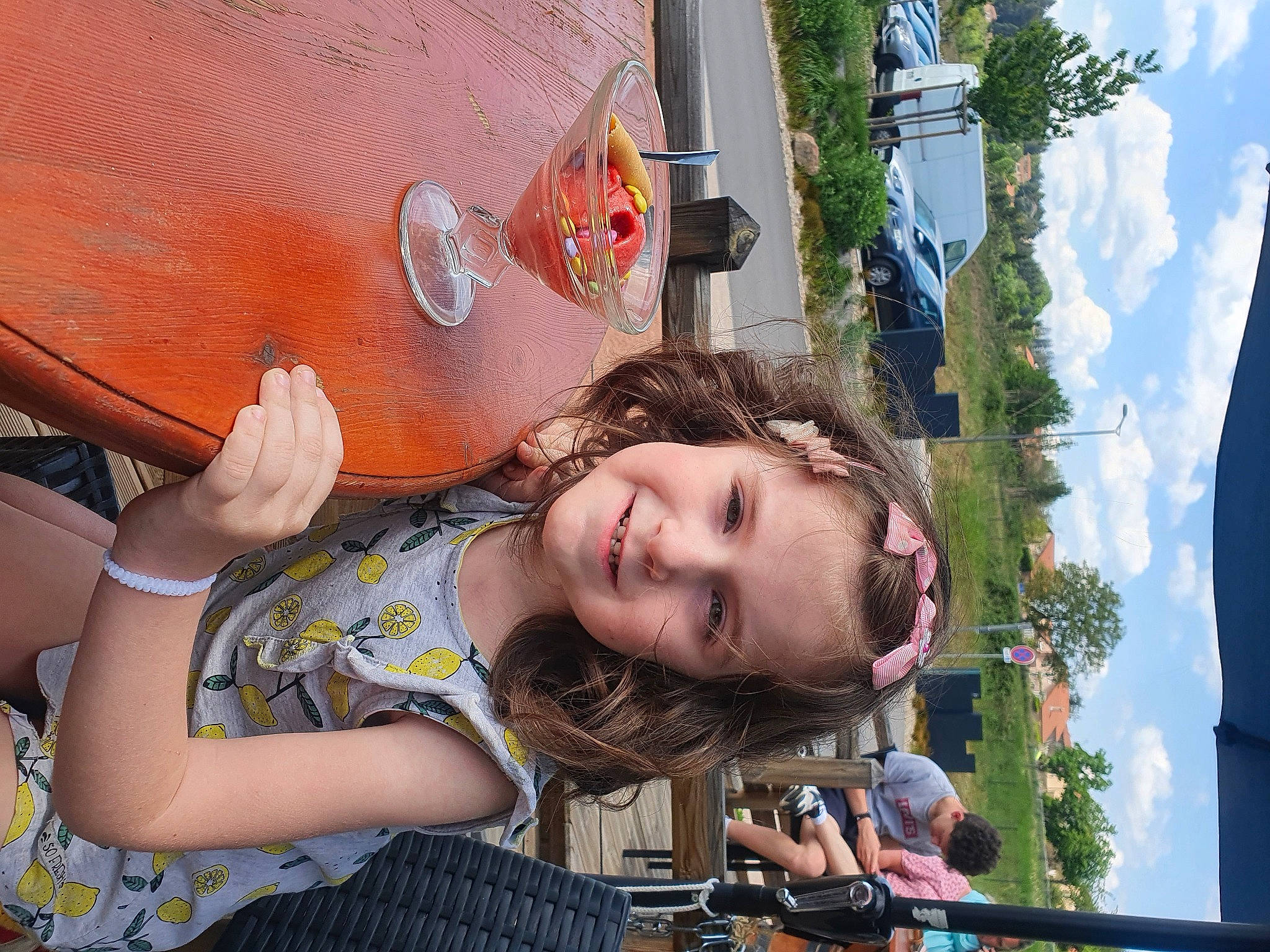 Eloïse a rejoint le concours — aidez-le/la à gagner de superbes lots ! child, cloud, daytime, eyewear, fun, grass, happy, joy, leaf, leisure, motor_vehicle, mouth, people, person, photograph, plant, recreation, sky, snapshot, summer