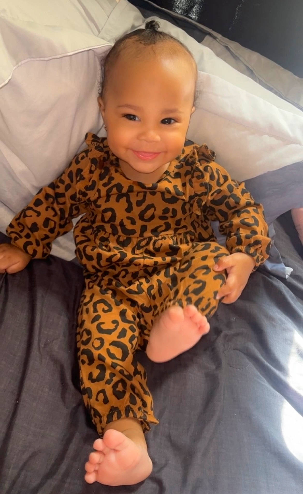 Demi is registered to the contest to win money with this photo: arm, baby, comfort, eye, eyebrow, facial_expression, finger, fun, gesture, hairstyle, happy, head, human_body, joint, joy, neck, person, shoulder, skin, sleeve