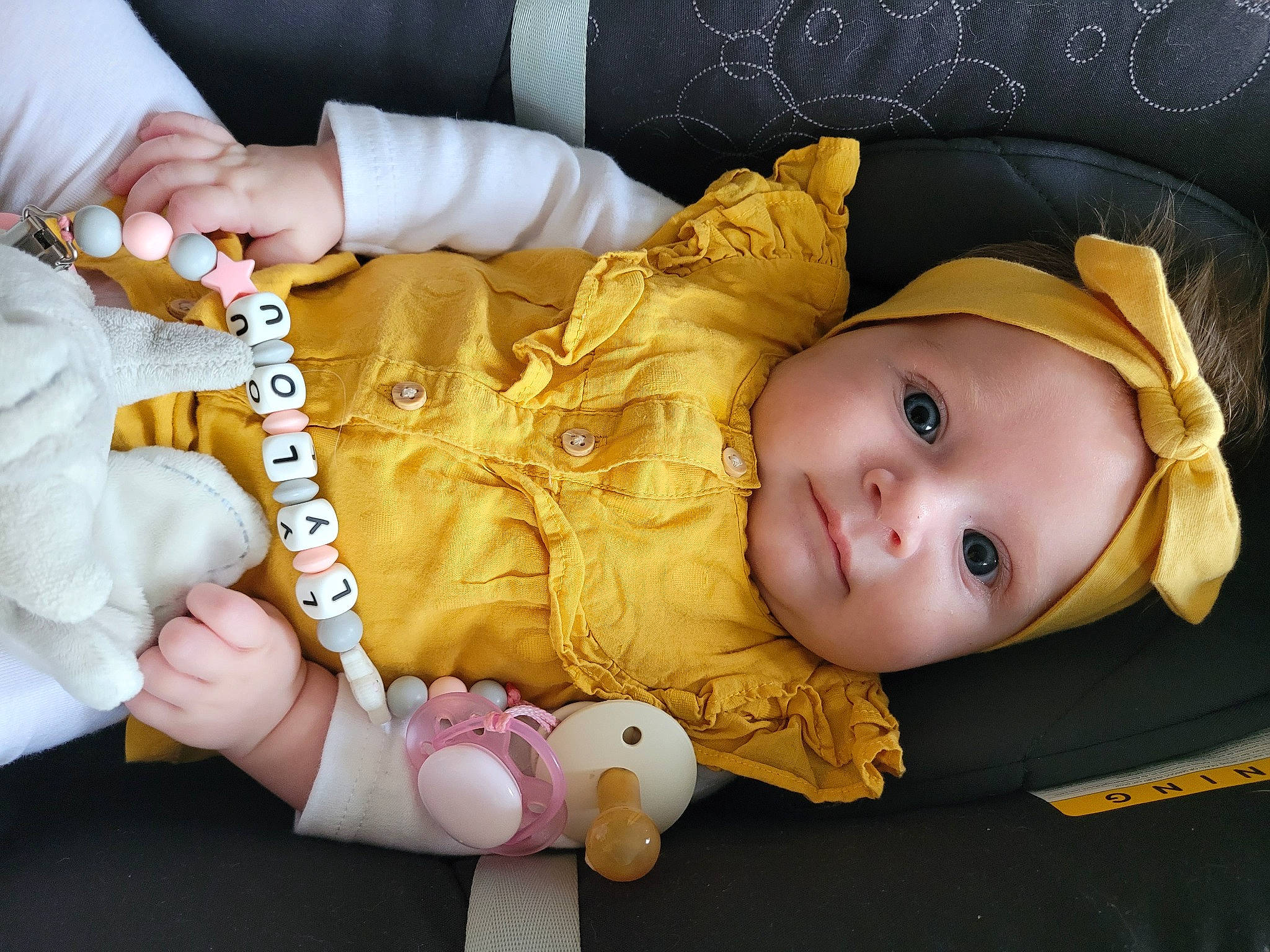 Lylou a rejoint le concours — aidez-le/la à gagner de superbes lots ! baby, baby_products, baby_toddler_clothing, cheek, child, comfort, eye, gesture, hand, happy, head, mammal, nail, person, product, skin, smile, thumb, toddler, wood